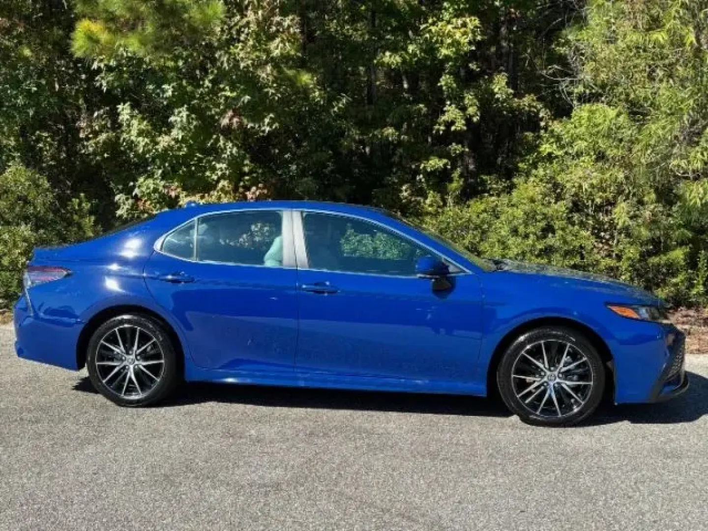 2024 /Ash Toyota Camry SE (4T1T11AK4RU) with an 2.5L I-4 port/direct injection engine, located at 2761 East Hwy 501, Conway, SC, 29526, (843) 331-1151, 33.781528, -78.989883 - **Discover the Perfect Blend of Comfort and Style with the 2024 Toyota Camry SE at Car City - Conway!**<br /> <br /> Are you searching for the ultimate sedan that effortlessly combines style, performance, and comfort? Imagine cruising through the charming streets of Conway, SC, in a sleek Reservoir - Photo#3