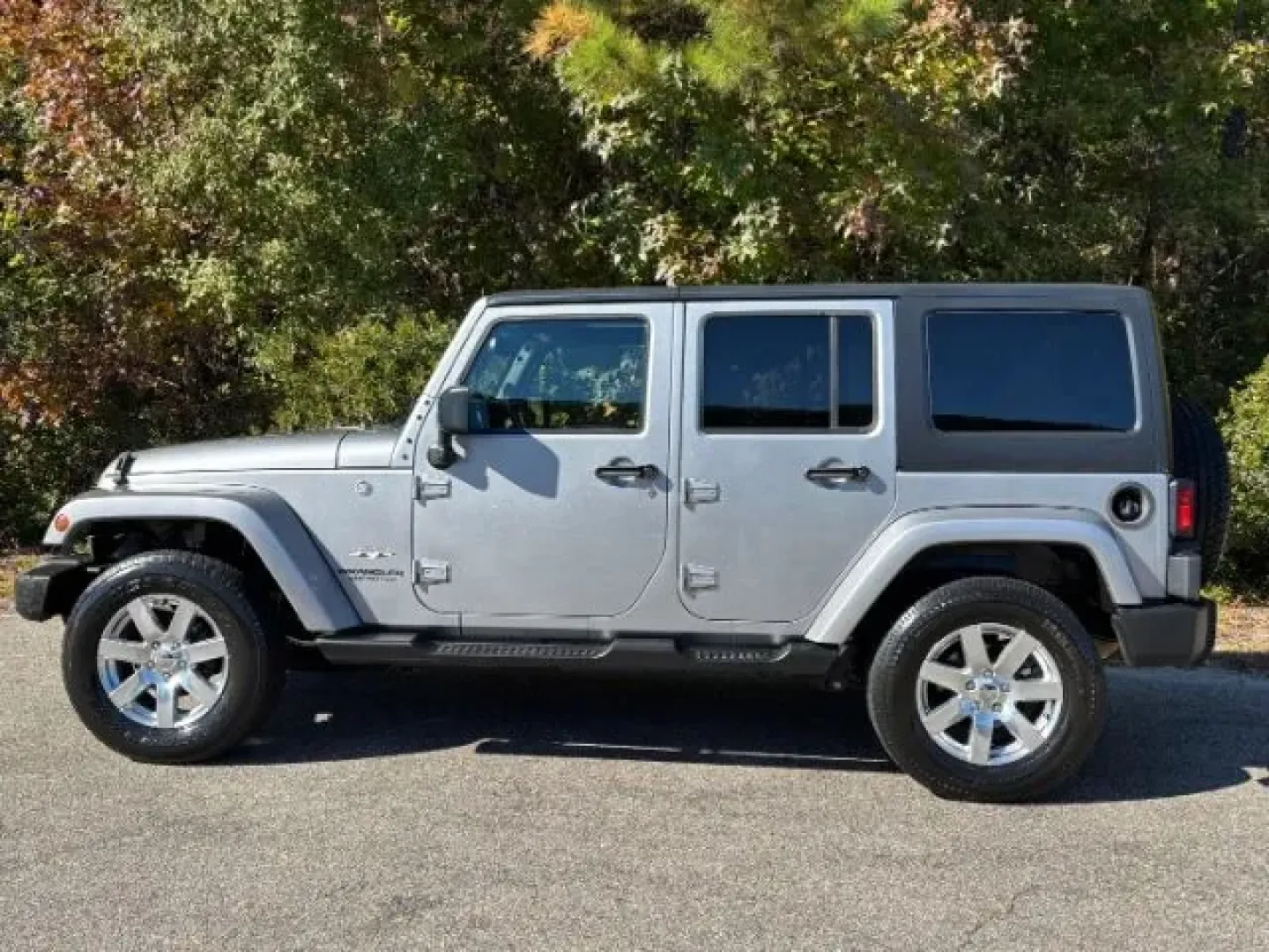 2016 /Black Jeep Wrangler Sahara (1C4BJWEG0GL) with an Pentastar 3.6L V-6 DOHC engine, located at 2761 East Hwy 501, Conway, SC, 29526, (843) 331-1151, 33.781528, -78.989883 - **Adventure Awaits: Explore the Open Road in a 2016 Jeep Wrangler Sahara!**<br /> <br /> Are you ready to elevate your weekend getaways or daily commutes in a rugged yet comfortable SUV? Look no further than this stunning 2016 Jeep Wrangler Sahara, available now at Car City - Conway in Conway, SC. W - Photo#2