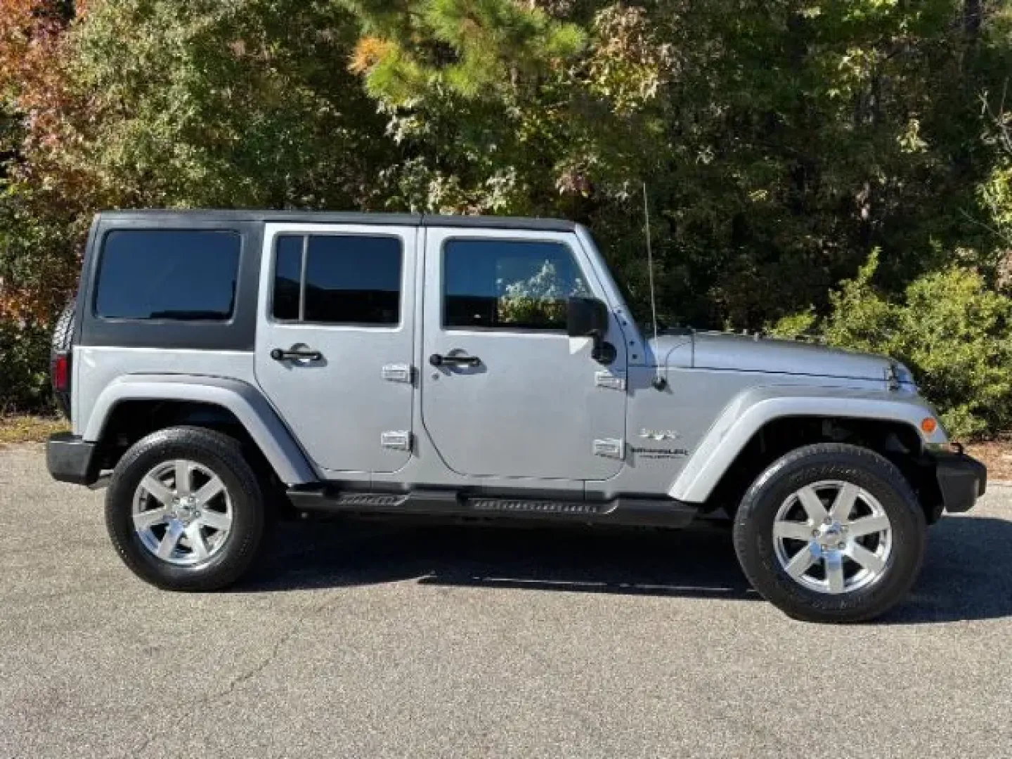 2016 /Black Jeep Wrangler Sahara (1C4BJWEG0GL) with an Pentastar 3.6L V-6 DOHC engine, located at 2761 East Hwy 501, Conway, SC, 29526, (843) 331-1151, 33.781528, -78.989883 - **Adventure Awaits: Explore the Open Road in a 2016 Jeep Wrangler Sahara!**<br /> <br /> Are you ready to elevate your weekend getaways or daily commutes in a rugged yet comfortable SUV? Look no further than this stunning 2016 Jeep Wrangler Sahara, available now at Car City - Conway in Conway, SC. W - Photo#3