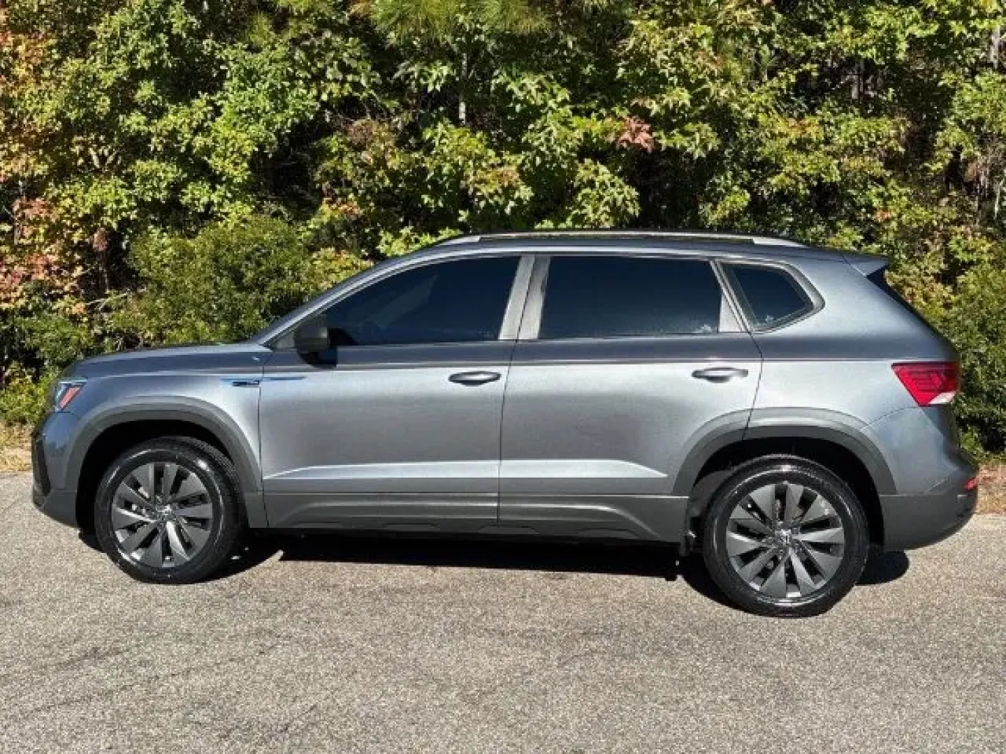 2022 /Gray/Black Volkswagen Taos 1.5T S (3VVCX7B28NM) with an 1.5L I-4 gasoline direct injection engine, located at 2761 East Hwy 501, Conway, SC, 29526, (843) 331-1151, 33.781528, -78.989883 - **Discover Your Next Adventure with the 2022 Volkswagen Taos Perfect for Family Road Trips!**<br /> <br /> Are you ready to elevate your family's travel experiences? The 2022 Volkswagen Taos is your ticket to unforgettable adventures on the road. Known for its spacious interior and advanced safety - Photo#2