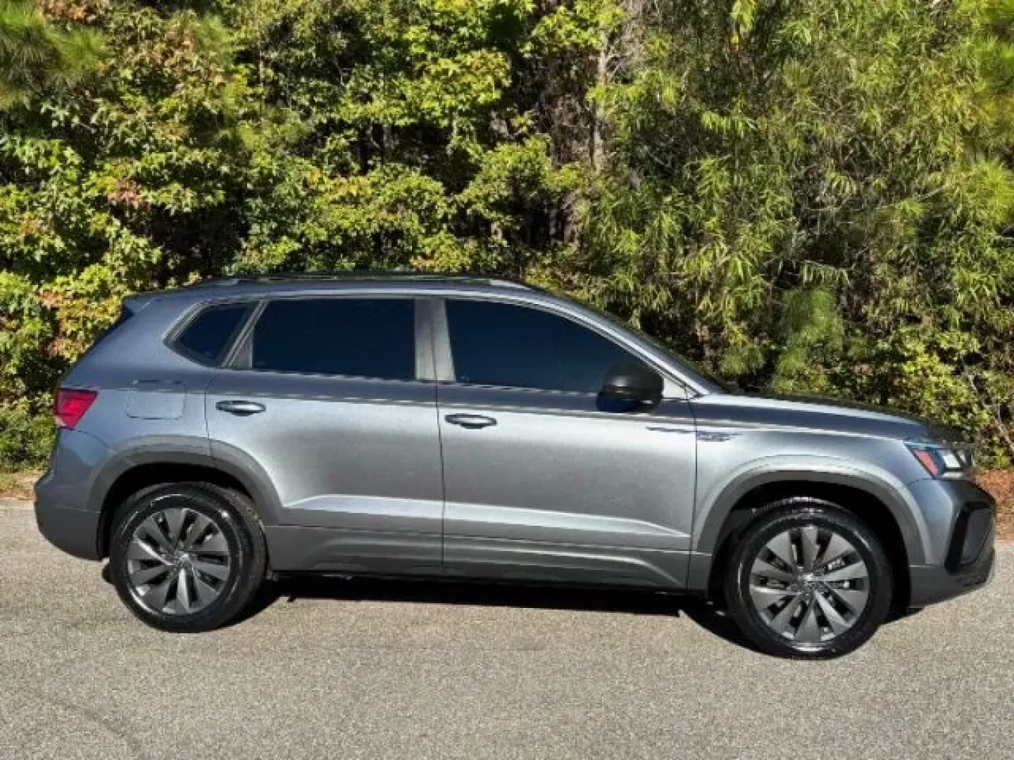 2022 /Gray/Black Volkswagen Taos 1.5T S (3VVCX7B28NM) with an 1.5L I-4 gasoline direct injection engine, located at 2761 East Hwy 501, Conway, SC, 29526, (843) 331-1151, 33.781528, -78.989883 - **Discover Your Next Adventure with the 2022 Volkswagen Taos Perfect for Family Road Trips!**<br /> <br /> Are you ready to elevate your family's travel experiences? The 2022 Volkswagen Taos is your ticket to unforgettable adventures on the road. Known for its spacious interior and advanced safety - Photo#3
