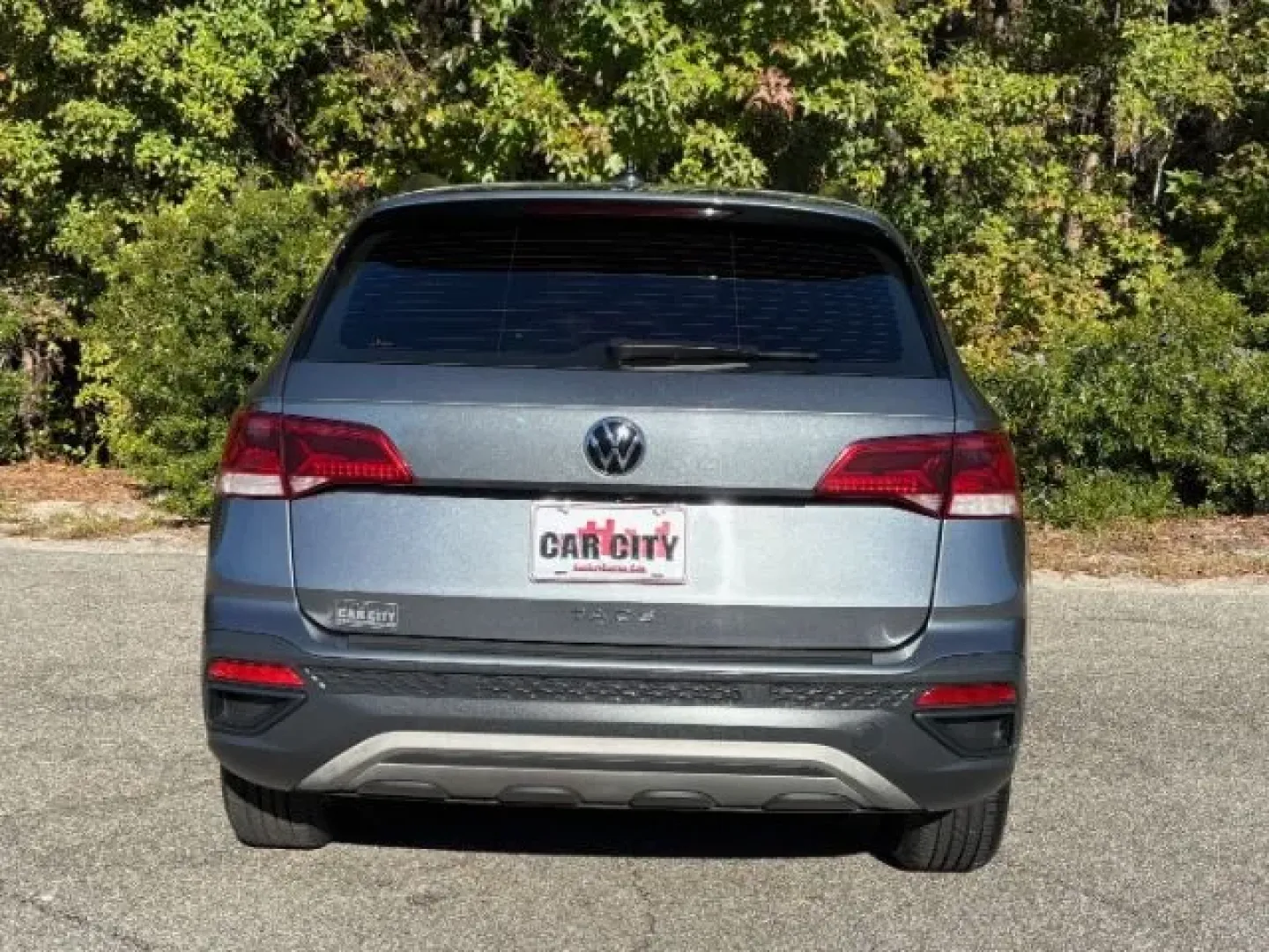 2022 /Gray/Black Volkswagen Taos 1.5T S (3VVCX7B28NM) with an 1.5L I-4 gasoline direct injection engine, located at 2761 East Hwy 501, Conway, SC, 29526, (843) 331-1151, 33.781528, -78.989883 - **Discover Your Next Adventure with the 2022 Volkswagen Taos Perfect for Family Road Trips!**<br /> <br /> Are you ready to elevate your family's travel experiences? The 2022 Volkswagen Taos is your ticket to unforgettable adventures on the road. Known for its spacious interior and advanced safety - Photo#5
