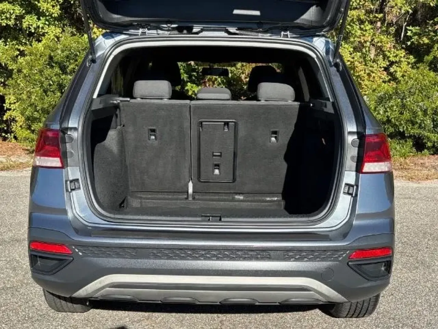 2022 /Gray/Black Volkswagen Taos 1.5T S (3VVCX7B28NM) with an 1.5L I-4 gasoline direct injection engine, located at 2761 East Hwy 501, Conway, SC, 29526, (843) 331-1151, 33.781528, -78.989883 - **Discover Your Next Adventure with the 2022 Volkswagen Taos Perfect for Family Road Trips!**<br /> <br /> Are you ready to elevate your family's travel experiences? The 2022 Volkswagen Taos is your ticket to unforgettable adventures on the road. Known for its spacious interior and advanced safety - Photo#13