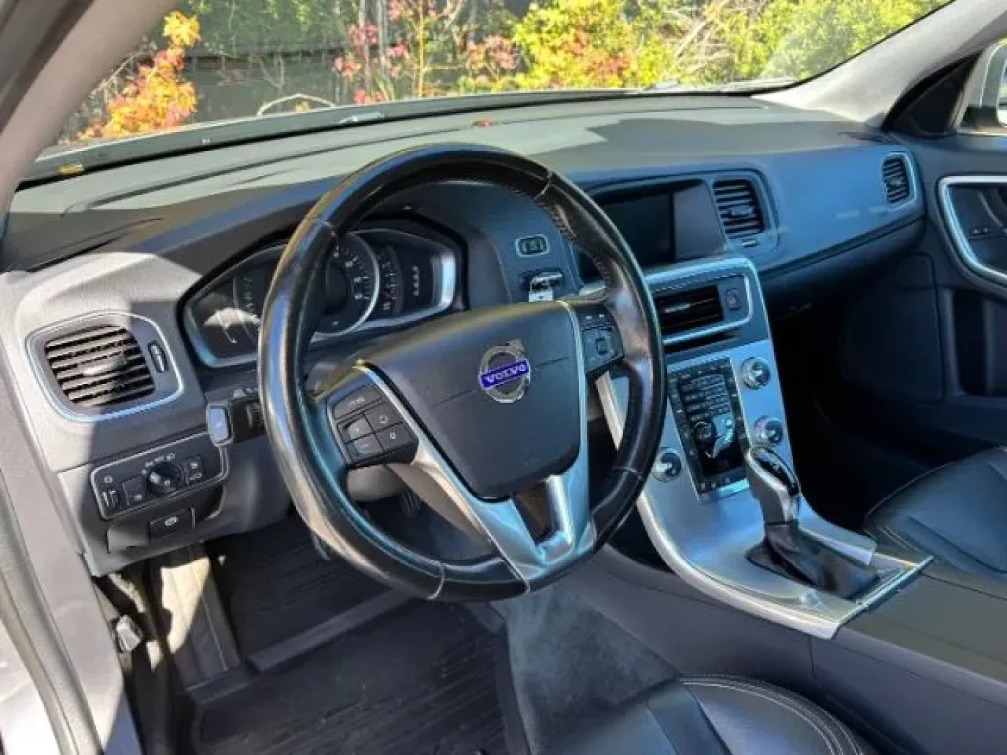 2018 /BLACK LEATHER Volvo S60 T5 Dynamic (YV140MTL0J2) with an Drive-E 2L I-4 gasoline direct injection engine, located at 2761 East Hwy 501, Conway, SC, 29526, (843) 331-1151, 33.781528, -78.989883 - **Discover the Perfect Blend of Luxury and Affordability with This 2018 Volvo S60 at Car City - Conway!**<br /> <br /> Are you on the lookout for a sophisticated sedan that effortlessly combines stylish design, cutting-edge technology, and exceptional performance? Look no further! This 2018 Volvo S6 - Photo#10