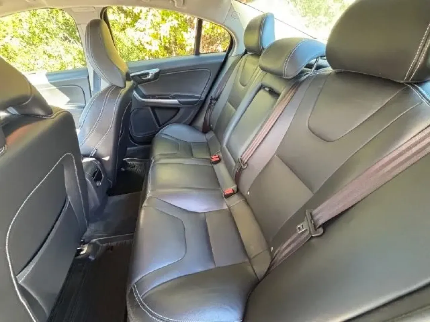 2018 /BLACK LEATHER Volvo S60 T5 Dynamic (YV140MTL0J2) with an Drive-E 2L I-4 gasoline direct injection engine, located at 2761 East Hwy 501, Conway, SC, 29526, (843) 331-1151, 33.781528, -78.989883 - **Discover the Perfect Blend of Luxury and Affordability with This 2018 Volvo S60 at Car City - Conway!**<br /> <br /> Are you on the lookout for a sophisticated sedan that effortlessly combines stylish design, cutting-edge technology, and exceptional performance? Look no further! This 2018 Volvo S6 - Photo#12