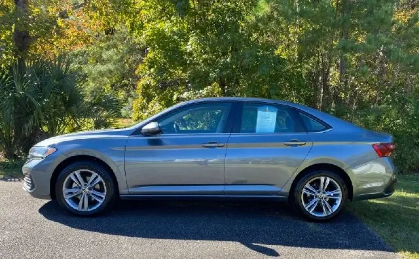 2024 /Titan Black Volkswagen Jetta 1.5T SE (3VW7M7BU6RM) with an 1.5L I-4 gasoline direct injection engine, located at 9146 Ocean Hwy West, Calabash, NC, 28467, (910) 579-1110, 33.928635, -78.576157 - **Drive into Adventure with the 2024 Volkswagen Jetta at Car City - Calabash!** <br /> <br /> Are you looking for a reliable and stylish sedan that fits seamlessly into your busy lifestyle? Look no further! The 2024 Volkswagen Jetta is an ideal choice for those who crave comfort and efficiency, whet - Photo#1