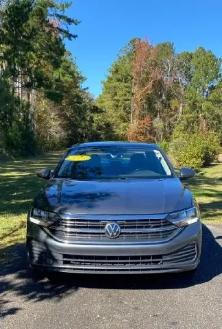 2024 /Titan Black Volkswagen Jetta 1.5T SE (3VW7M7BU6RM) with an 1.5L I-4 gasoline direct injection engine, located at 9146 Ocean Hwy West, Calabash, NC, 28467, (910) 579-1110, 33.928635, -78.576157 - **Drive into Adventure with the 2024 Volkswagen Jetta at Car City - Calabash!** <br /> <br /> Are you looking for a reliable and stylish sedan that fits seamlessly into your busy lifestyle? Look no further! The 2024 Volkswagen Jetta is an ideal choice for those who crave comfort and efficiency, whet - Photo#1