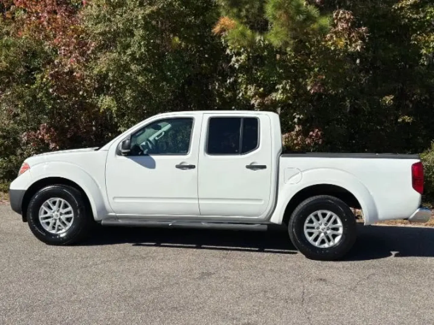 2016 /Beige Nissan Frontier SV (1N6AD0ER5GN) with an VQ 4L V-6 DOHC engine, located at 2761 East Hwy 501, Conway, SC, 29526, (843) 331-1151, 33.781528, -78.989883 - Are you ready to elevate your adventurous lifestyle? Introducing the 2016 Nissan Frontier SV, a rugged yet refined pickup truck that perfectly balances everyday utility with off-road prowess. Whether you're hauling gear for a weekend camping trip or tackling long commutes through Conway's scenic rou - Photo#2