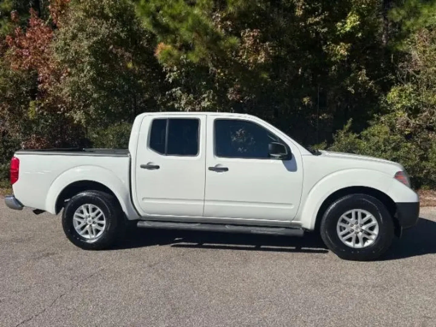 2016 /Beige Nissan Frontier SV (1N6AD0ER5GN) with an VQ 4L V-6 DOHC engine, located at 2761 East Hwy 501, Conway, SC, 29526, (843) 331-1151, 33.781528, -78.989883 - Are you ready to elevate your adventurous lifestyle? Introducing the 2016 Nissan Frontier SV, a rugged yet refined pickup truck that perfectly balances everyday utility with off-road prowess. Whether you're hauling gear for a weekend camping trip or tackling long commutes through Conway's scenic rou - Photo#3