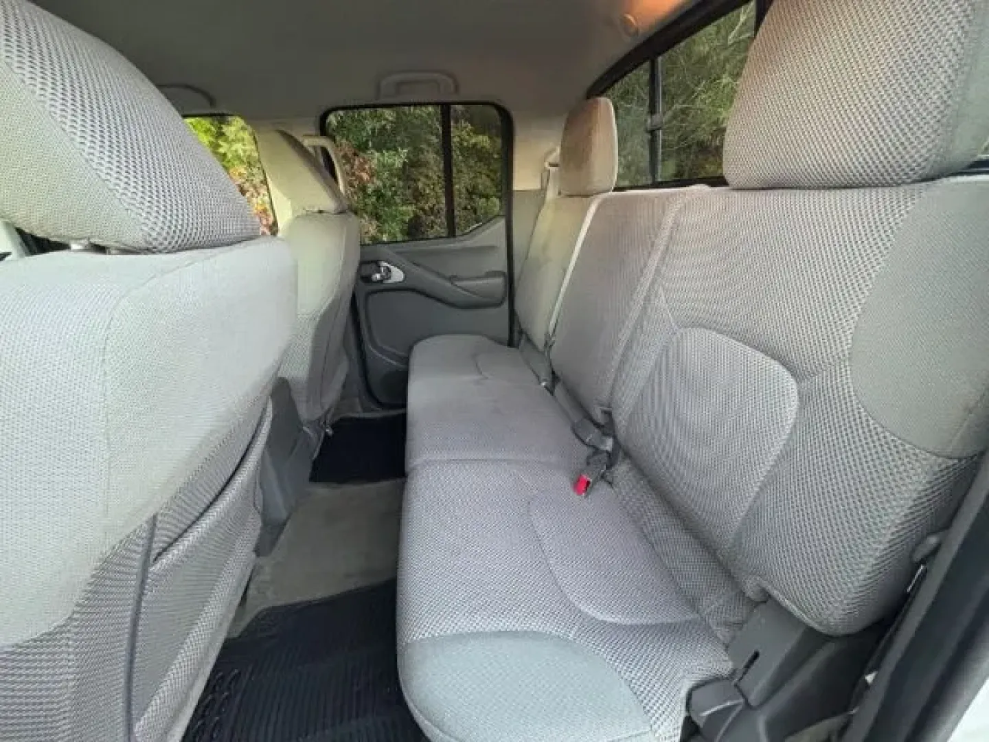 2016 /Beige Nissan Frontier SV (1N6AD0ER5GN) with an VQ 4L V-6 DOHC engine, located at 2761 East Hwy 501, Conway, SC, 29526, (843) 331-1151, 33.781528, -78.989883 - Are you ready to elevate your adventurous lifestyle? Introducing the 2016 Nissan Frontier SV, a rugged yet refined pickup truck that perfectly balances everyday utility with off-road prowess. Whether you're hauling gear for a weekend camping trip or tackling long commutes through Conway's scenic rou - Photo#11