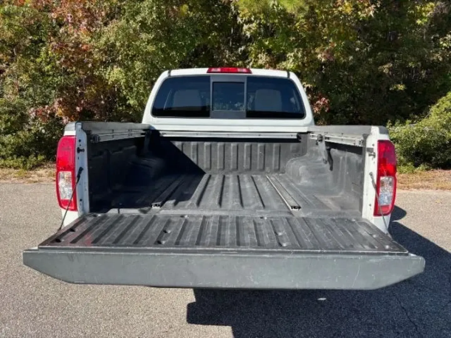 2016 /Beige Nissan Frontier SV (1N6AD0ER5GN) with an VQ 4L V-6 DOHC engine, located at 2761 East Hwy 501, Conway, SC, 29526, (843) 331-1151, 33.781528, -78.989883 - Are you ready to elevate your adventurous lifestyle? Introducing the 2016 Nissan Frontier SV, a rugged yet refined pickup truck that perfectly balances everyday utility with off-road prowess. Whether you're hauling gear for a weekend camping trip or tackling long commutes through Conway's scenic rou - Photo#12
