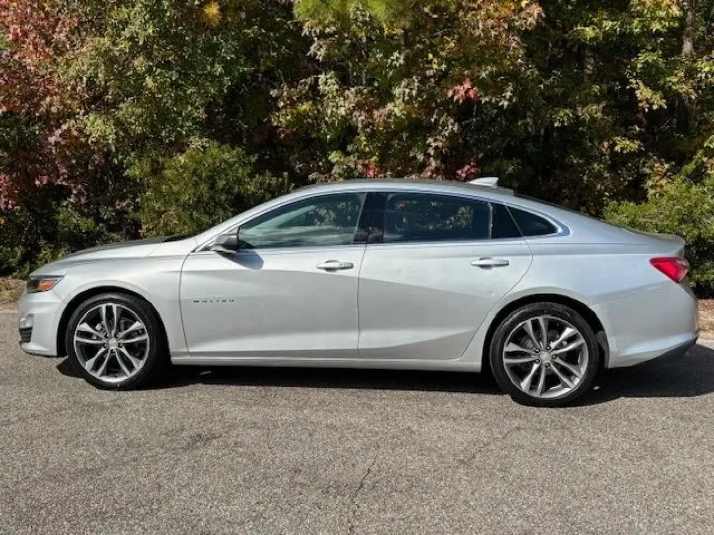 2021 /Jet Black Chevrolet Malibu FWD LT (1G1ZD5ST5MF) with an ECOTEC 1.5L I-4 gasoline direct injection engine, located at 2761 East Hwy 501, Conway, SC, 29526, (843) 331-1151, 33.781528, -78.989883 - **Discover Your Perfect Family Sedan: 2021 Chevrolet Malibu LT Car City, Conway, SC**<br /> <br /> Are you in the market for a reliable and stylish vehicle that can keep up with your busy lifestyle? Look no further than this stunning 2021 Chevrolet Malibu LT, now available at Car City, your trusted - Photo#2
