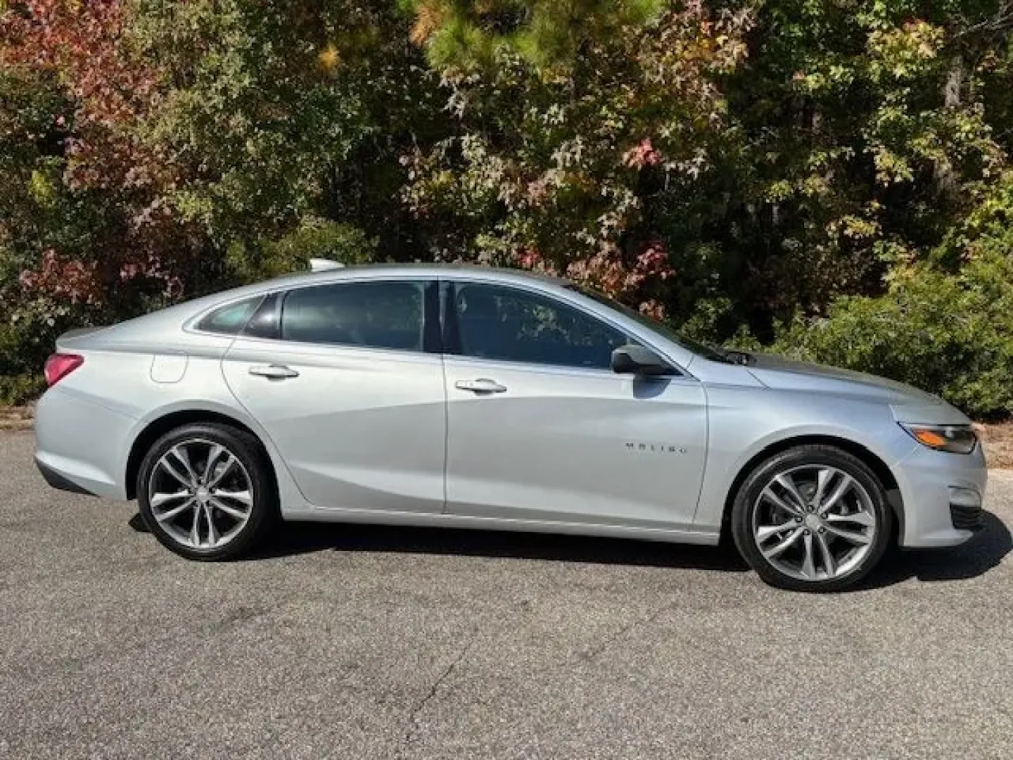 2021 /Jet Black Chevrolet Malibu FWD LT (1G1ZD5ST5MF) with an ECOTEC 1.5L I-4 gasoline direct injection engine, located at 2761 East Hwy 501, Conway, SC, 29526, (843) 331-1151, 33.781528, -78.989883 - **Discover Your Perfect Family Sedan: 2021 Chevrolet Malibu LT Car City, Conway, SC**<br /> <br /> Are you in the market for a reliable and stylish vehicle that can keep up with your busy lifestyle? Look no further than this stunning 2021 Chevrolet Malibu LT, now available at Car City, your trusted - Photo#3
