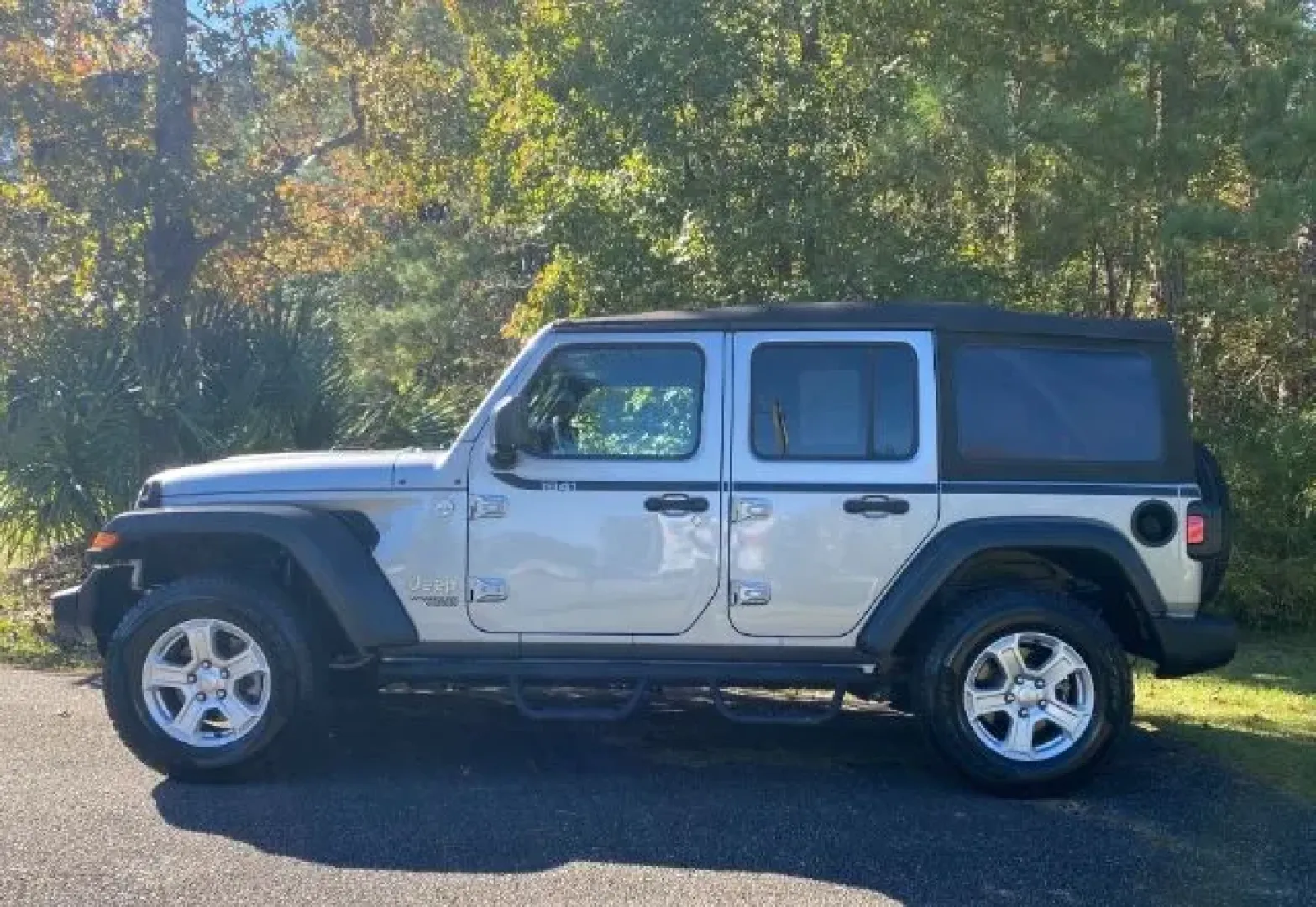 2020 Jeep Wrangler Sport S 4X4 (1C4HJXDG8LW) with an 3.6L V6 DOHC 24V FFV engine, 6A transmission, located at 2761 East Hwy 501, Conway, SC, 29526, (843) 331-1151, 33.781528, -78.989883 - **Explore New Adventures with the 2020 Jeep Wrangler Sport S 4X4!** <br /> <br /> Are you ready to elevate your outdoor adventures or simply make your daily commute more enjoyable? The 2020 Jeep Wrangler Sport S 4X4 is the perfect companion for those who crave a lifestyle filled with exploration and - Photo#2