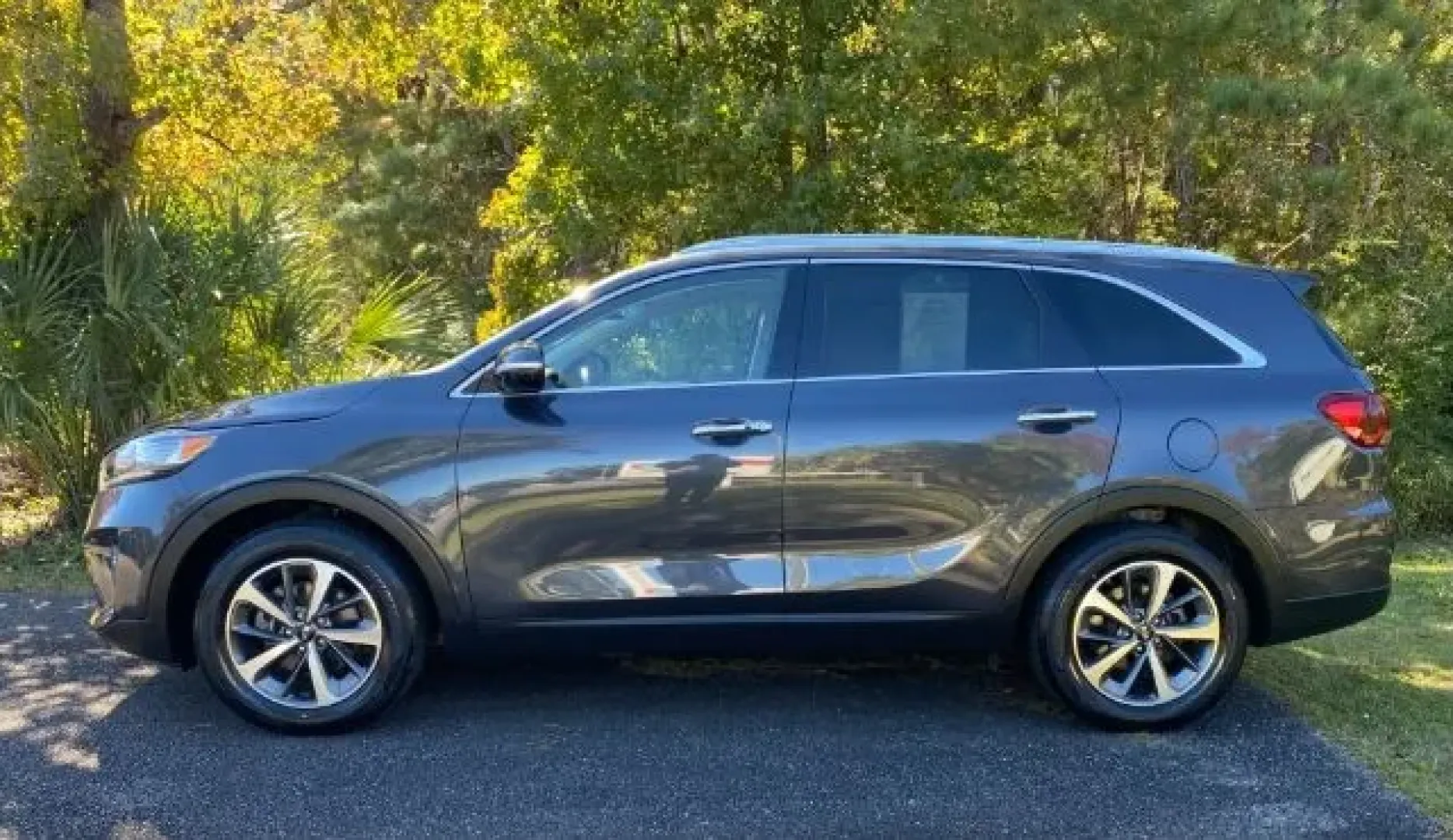 2019 /Satin Black Kia Sorento 3.3L EX (5XYPH4A54KG) with an Lambda II 3.3L V-6 gasoline direct injection engine, located at 9146 Ocean Hwy West, Calabash, NC, 28467, (910) 579-1110, 33.928635, -78.576157 - **Adventure Awaits: 2019 Kia Sorento 3.3L EX at Car City - Calabash**<br /> <br /> Are you ready to elevate your family's adventures or conquer those long commutes with style and comfort? Look no further than this stunning 2019 Kia Sorento 3.3L EX, available now at Car City - Calabash. Situated conv - Photo#1