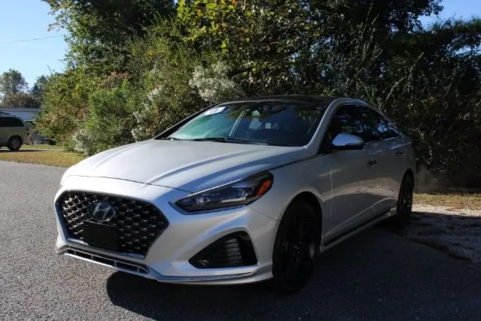 2019 Hyundai Sonata Limited 2.0T (5NPE34AB0KH) with an 2L I-4 gasoline direct injection engine, located at 3598 James B White Hwy South, Whiteville, NC, 28472, (910) 642-3196, 34.294846, -78.732613 - Discover the perfect blend of style, performance, and comfort with the 2019 Hyundai Sonata Limited 2.0T, available now at Car City - Whitesville, located at 3598 James B White Hwy South, Whiteville, NC 28472. This sedan is ideal for both daily commuters and those weekend road warriors seeking advent - Photo#0