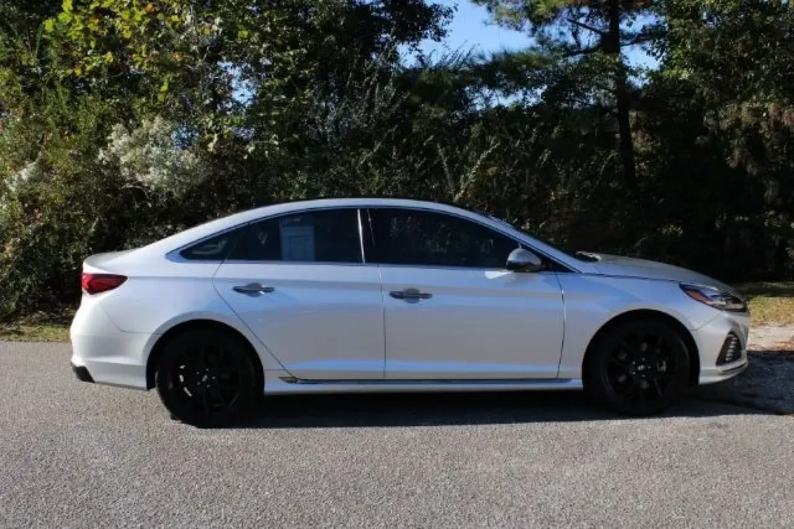 2019 Hyundai Sonata Limited 2.0T (5NPE34AB0KH) with an 2L I-4 gasoline direct injection engine, located at 3598 James B White Hwy South, Whiteville, NC, 28472, (910) 642-3196, 34.294846, -78.732613 - Discover the perfect blend of style, performance, and comfort with the 2019 Hyundai Sonata Limited 2.0T, available now at Car City - Whitesville, located at 3598 James B White Hwy South, Whiteville, NC 28472. This sedan is ideal for both daily commuters and those weekend road warriors seeking advent - Photo#3