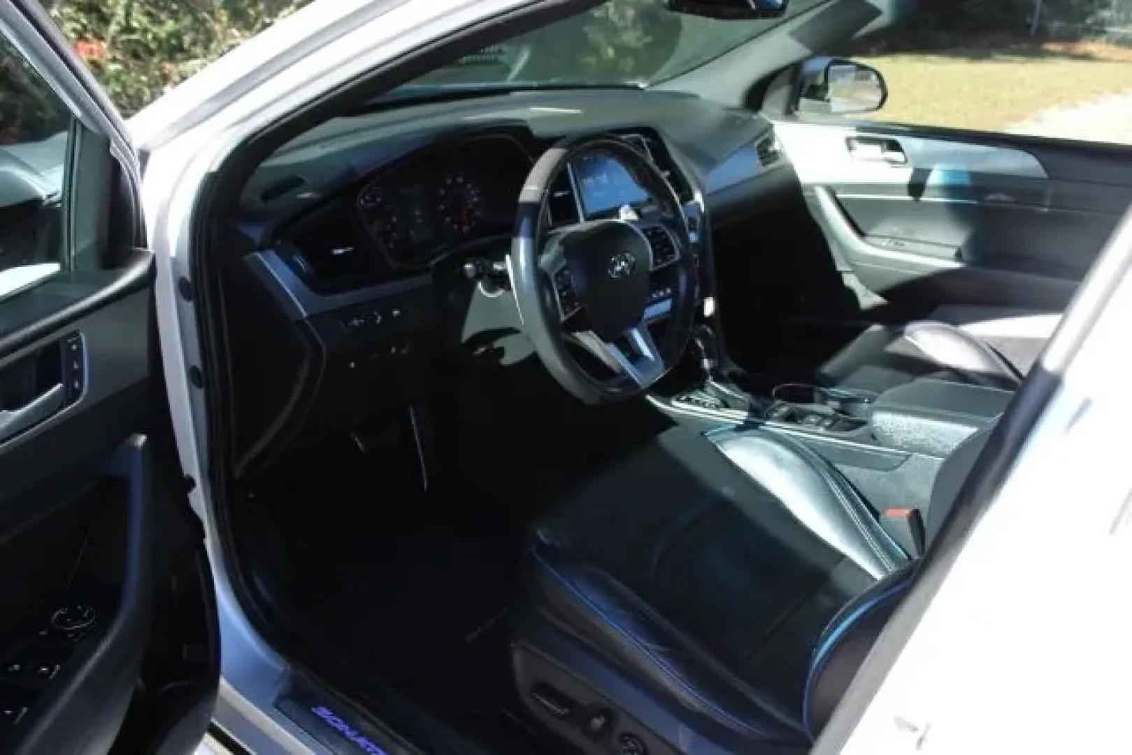 2019 Hyundai Sonata Limited 2.0T (5NPE34AB0KH) with an 2L I-4 gasoline direct injection engine, located at 9146 Ocean Hwy West, Calabash, NC, 28467, (910) 579-1110, 33.928635, -78.576157 - Discover the perfect blend of style, performance, and comfort with the 2019 Hyundai Sonata Limited 2.0T, available now at Car City - Whitesville, located at 3598 James B White Hwy South, Whiteville, NC 28472. This sedan is ideal for both daily commuters and those weekend road warriors seeking advent - Photo#7