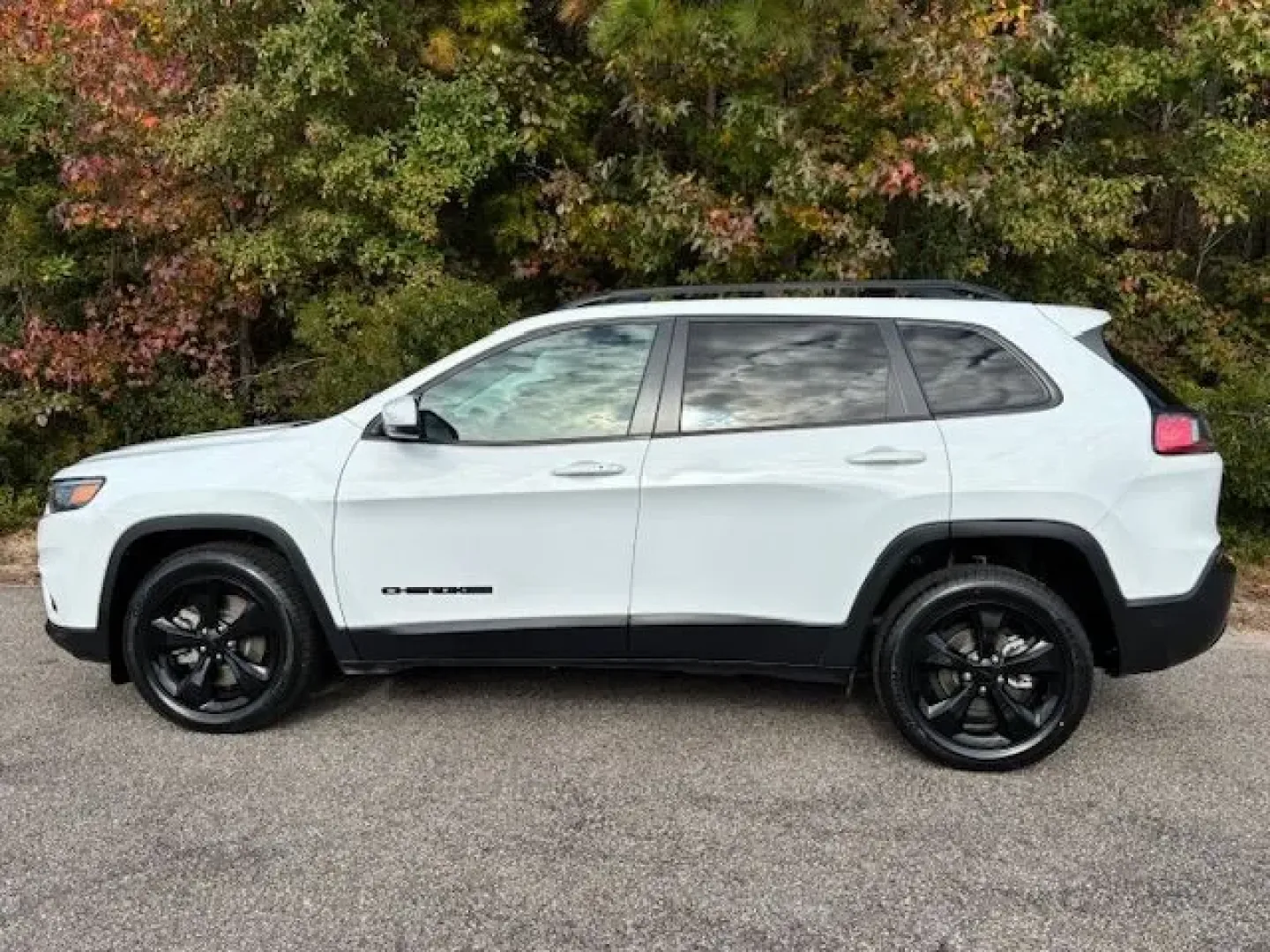 2021 /Black Jeep Cherokee Altitude FWD (1C4PJLLB4MD) with an Other engine, located at 2761 East Hwy 501, Conway, SC, 29526, (843) 331-1151, 33.781528, -78.989883 - **Discover the Ultimate Adventure with the 2021 Jeep Cherokee Altitude in Conway, SC!**<br /> <br /> Are you ready to elevate your weekend adventures or transform your daily commute into an exciting journey? The 2021 Jeep Cherokee Altitude is your ticket to a lifestyle filled with exploration, comfo - Photo#2