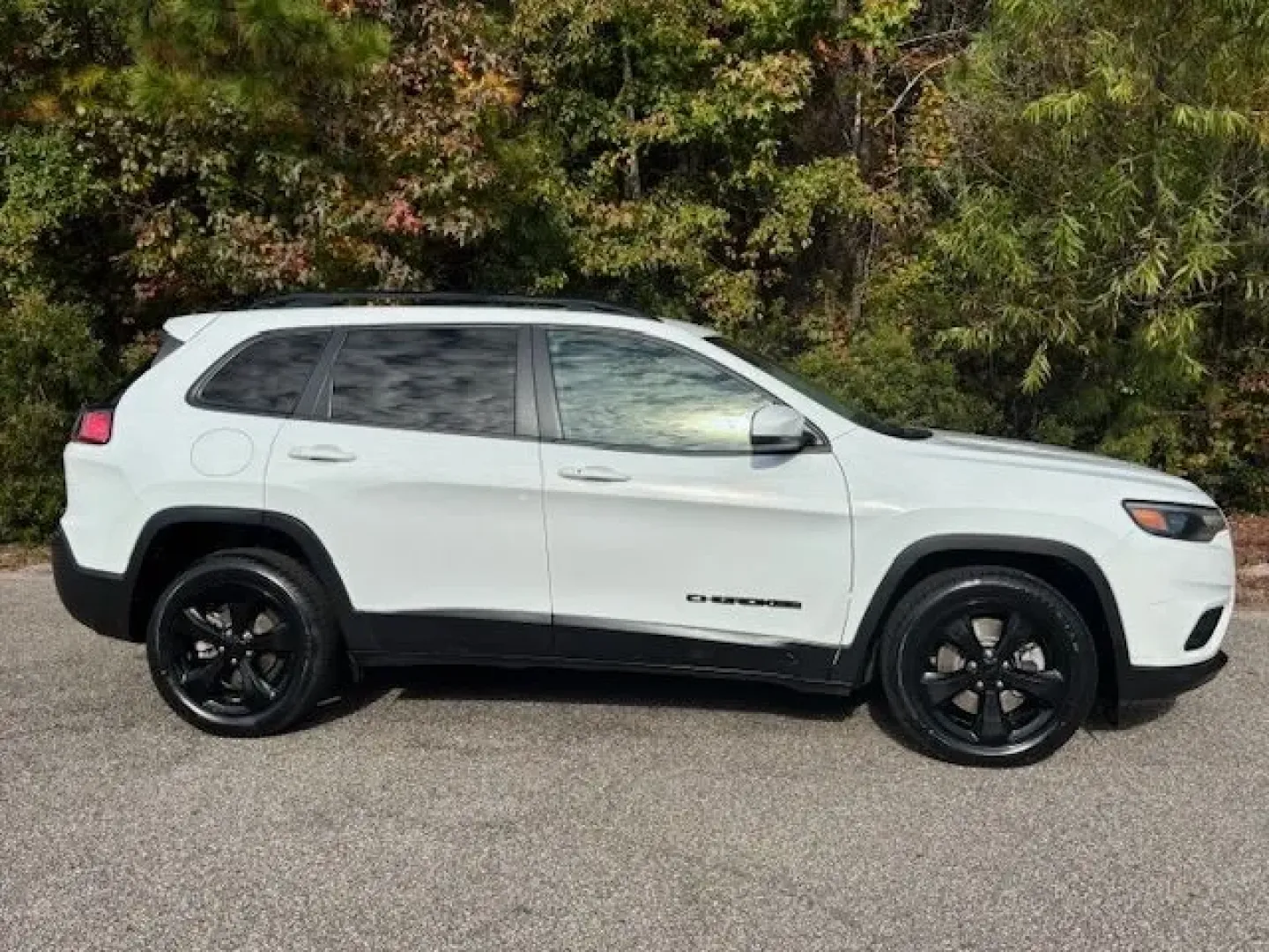 2021 /Black Jeep Cherokee Altitude FWD (1C4PJLLB4MD) with an Other engine, located at 2761 East Hwy 501, Conway, SC, 29526, (843) 331-1151, 33.781528, -78.989883 - **Discover the Ultimate Adventure with the 2021 Jeep Cherokee Altitude in Conway, SC!**<br /> <br /> Are you ready to elevate your weekend adventures or transform your daily commute into an exciting journey? The 2021 Jeep Cherokee Altitude is your ticket to a lifestyle filled with exploration, comfo - Photo#3