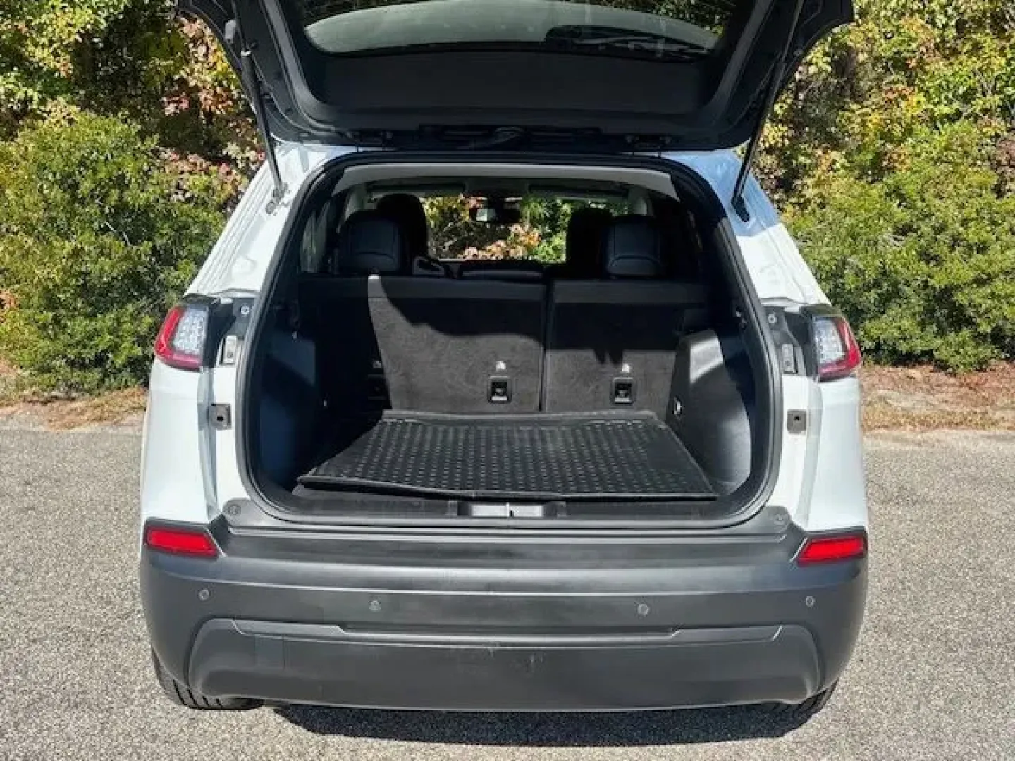 2021 /Black Jeep Cherokee Altitude FWD (1C4PJLLB4MD) with an Other engine, located at 2761 East Hwy 501, Conway, SC, 29526, (843) 331-1151, 33.781528, -78.989883 - **Discover the Ultimate Adventure with the 2021 Jeep Cherokee Altitude in Conway, SC!**<br /> <br /> Are you ready to elevate your weekend adventures or transform your daily commute into an exciting journey? The 2021 Jeep Cherokee Altitude is your ticket to a lifestyle filled with exploration, comfo - Photo#13