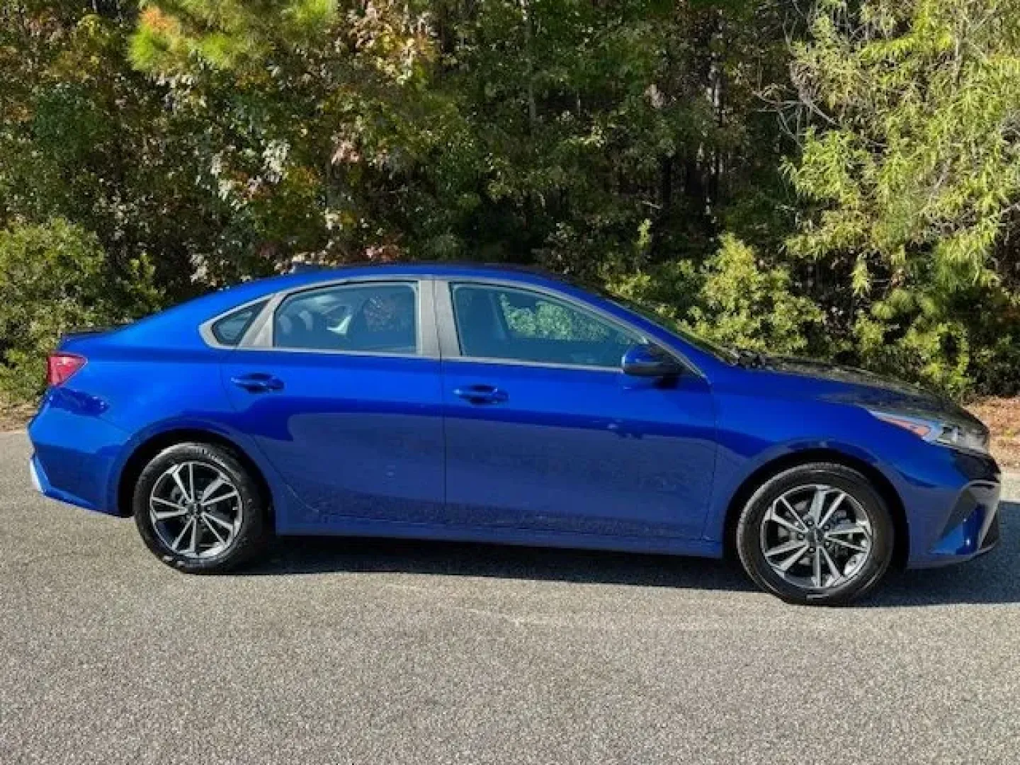 2023 /Black Kia Forte LXS (3KPF24AD4PE) with an 2L I-4 DOHC engine, located at 2761 East Hwy 501, Conway, SC, 29526, (843) 331-1151, 33.781528, -78.989883 - Discover the perfect companion for your daily commute or weekend adventures: the 2023 Kia Forte LXS, available now at Car City - Conway. This sleek, deep sea blue sedan combines style, practicality, and advanced technology to transform every drive into a memorable experience. Whether you're navigati - Photo#3