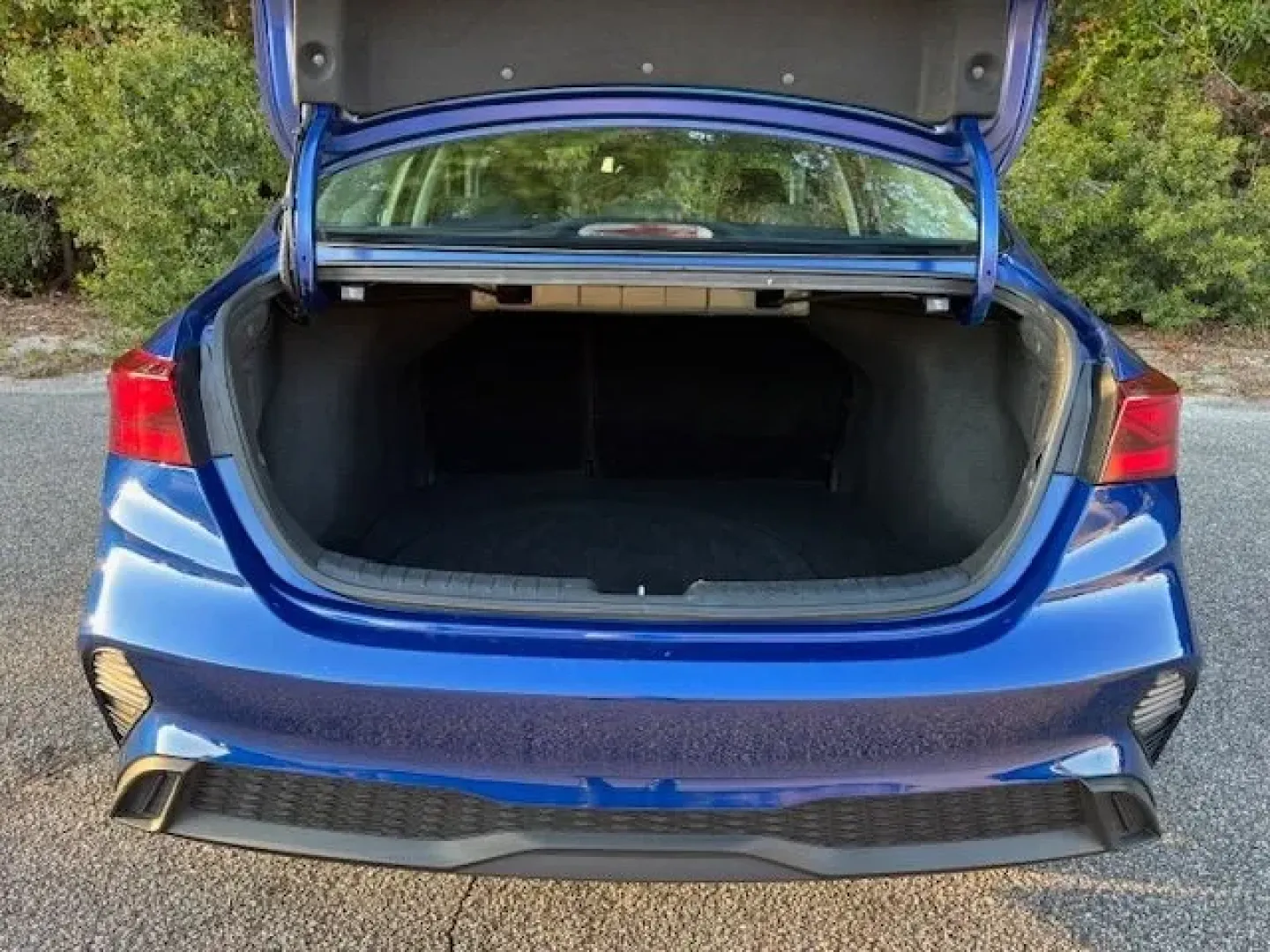 2023 /Black Kia Forte LXS (3KPF24AD4PE) with an 2L I-4 DOHC engine, located at 2761 East Hwy 501, Conway, SC, 29526, (843) 331-1151, 33.781528, -78.989883 - Discover the perfect companion for your daily commute or weekend adventures: the 2023 Kia Forte LXS, available now at Car City - Conway. This sleek, deep sea blue sedan combines style, practicality, and advanced technology to transform every drive into a memorable experience. Whether you're navigati - Photo#12