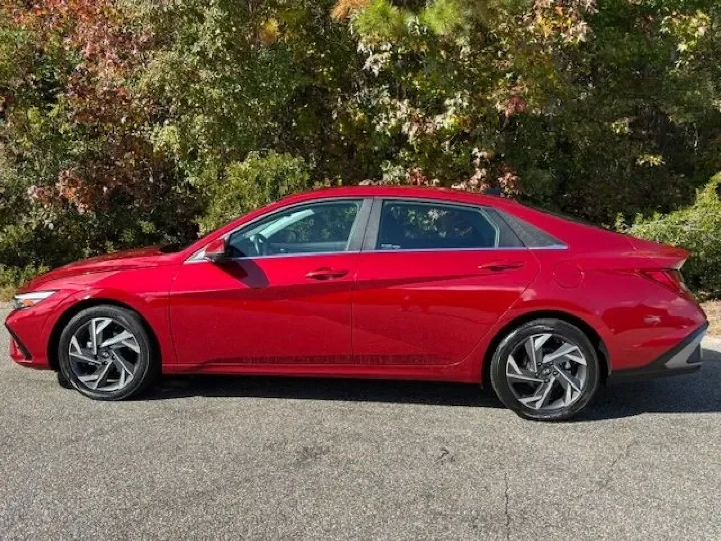 2024 /Black Hyundai Elantra Limited (KMHLP4DG7RU) with an Nu PE 2L I-4 DOHC engine, located at 2761 East Hwy 501, Conway, SC, 29526, (843) 331-1151, 33.781528, -78.989883 - **Discover the Perfect Blend of Style and Efficiency: 2024 Hyundai Elantra Limited at Car City - Conway**<br /> <br /> Are you in the market for a vehicle that effortlessly combines modern design with functionality? Whether you're a daily commuter navigating the bustling streets of Conway, SC, or a - Photo#2
