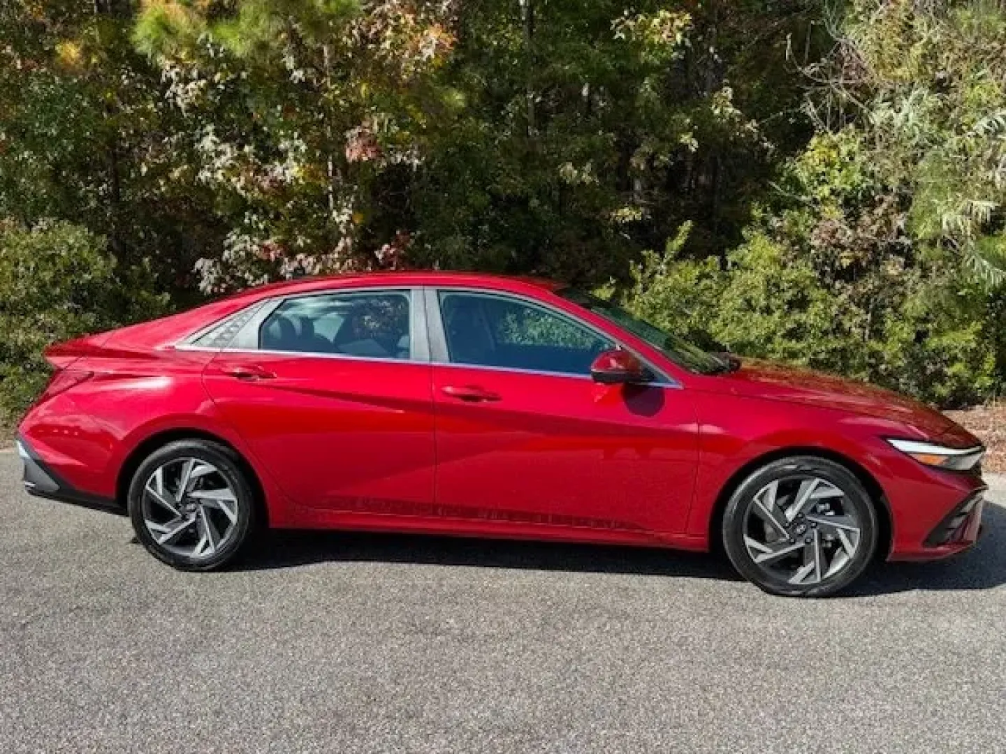 2024 /Black Hyundai Elantra Limited (KMHLP4DG7RU) with an Nu PE 2L I-4 DOHC engine, located at 2761 East Hwy 501, Conway, SC, 29526, (843) 331-1151, 33.781528, -78.989883 - **Discover the Perfect Blend of Style and Efficiency: 2024 Hyundai Elantra Limited at Car City - Conway**<br /> <br /> Are you in the market for a vehicle that effortlessly combines modern design with functionality? Whether you're a daily commuter navigating the bustling streets of Conway, SC, or a - Photo#3