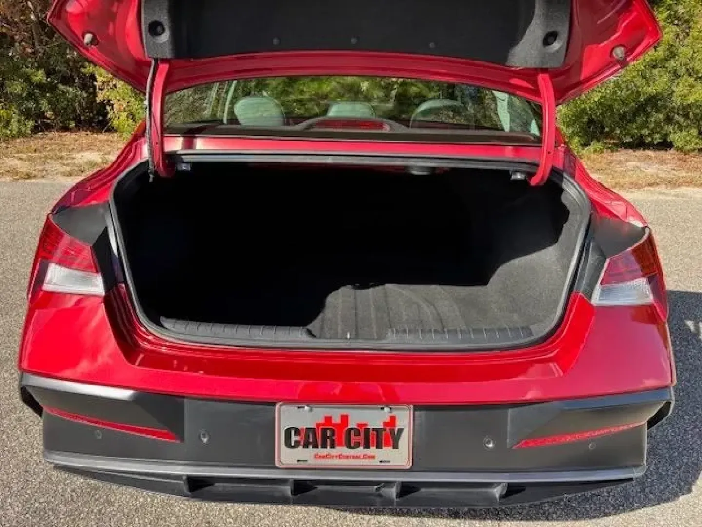 2024 /Black Hyundai Elantra Limited (KMHLP4DG7RU) with an Nu PE 2L I-4 DOHC engine, located at 2761 East Hwy 501, Conway, SC, 29526, (843) 331-1151, 33.781528, -78.989883 - **Discover the Perfect Blend of Style and Efficiency: 2024 Hyundai Elantra Limited at Car City - Conway**<br /> <br /> Are you in the market for a vehicle that effortlessly combines modern design with functionality? Whether you're a daily commuter navigating the bustling streets of Conway, SC, or a - Photo#13