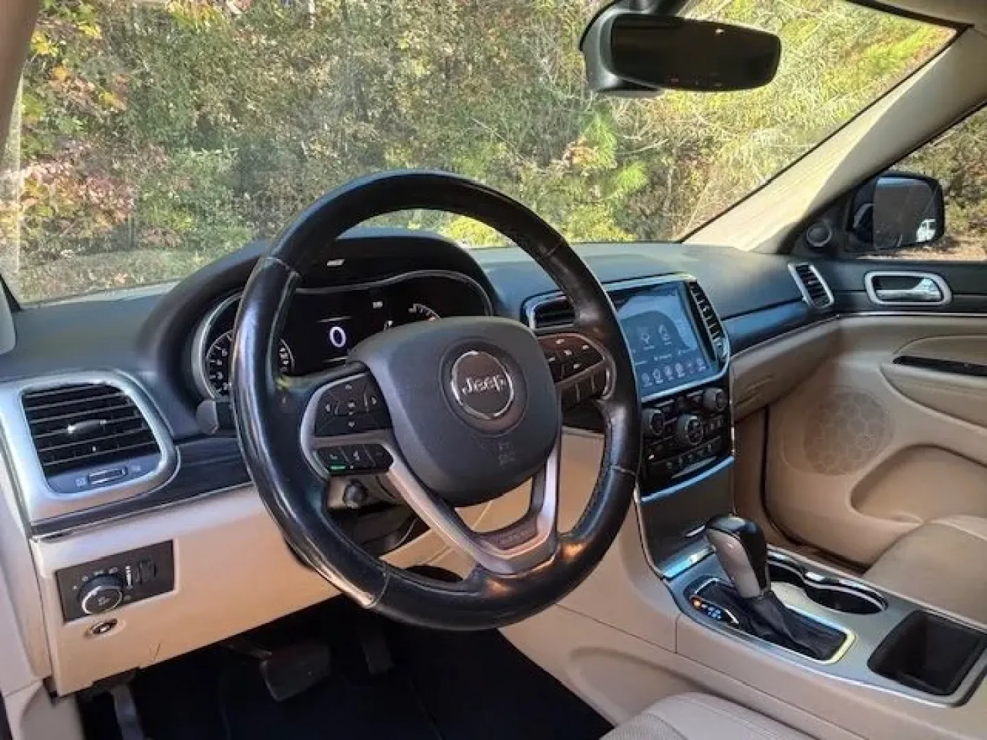 2020 /Black/Light Frost Be Jeep Grand Cherokee Limited 2WD (1C4RJEBG7LC) with an 3.6L V6 DOHC 24V engine, 8-Speed Automatic transmission, located at 2761 East Hwy 501, Conway, SC, 29526, (843) 331-1151, 33.781528, -78.989883 - **Discover Adventure with the 2020 Jeep Grand Cherokee Limited at Car City - Conway!**<br /> <br /> Are you ready to elevate your lifestyle with a vehicle that combines rugged capability with refined comfort? The 2020 Jeep Grand Cherokee Limited is the perfect SUV for weekend adventurers, growing fa - Photo#10