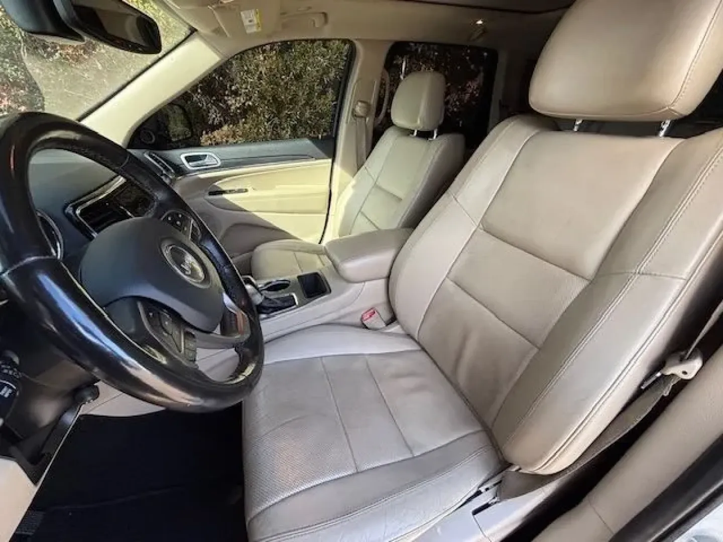 2020 /Black/Light Frost Be Jeep Grand Cherokee Limited 2WD (1C4RJEBG7LC) with an 3.6L V6 DOHC 24V engine, 8-Speed Automatic transmission, located at 2761 East Hwy 501, Conway, SC, 29526, (843) 331-1151, 33.781528, -78.989883 - **Discover Adventure with the 2020 Jeep Grand Cherokee Limited at Car City - Conway!**<br /> <br /> Are you ready to elevate your lifestyle with a vehicle that combines rugged capability with refined comfort? The 2020 Jeep Grand Cherokee Limited is the perfect SUV for weekend adventurers, growing fa - Photo#11