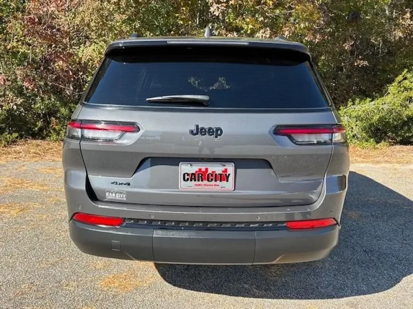 2023 /Global Black Jeep Grand Cherokee Altitude 4x4 (1C4RJKAG7P8) with an Pentastar 3.6L V-6 DOHC engine, located at 2761 East Hwy 501, Conway, SC, 29526, (843) 331-1151, 33.781528, -78.989883 - **Discover Adventure and Comfort with the 2023 Jeep Grand Cherokee Altitude 4x4 Perfect for Your Family's Next Journey!**<br /> <br /> Are you on the hunt for a vehicle that seamlessly blends rugged adventure with family-friendly comfort? Look no further! The 2023 Jeep Grand Cherokee Altitude 4x4 i - Photo#5