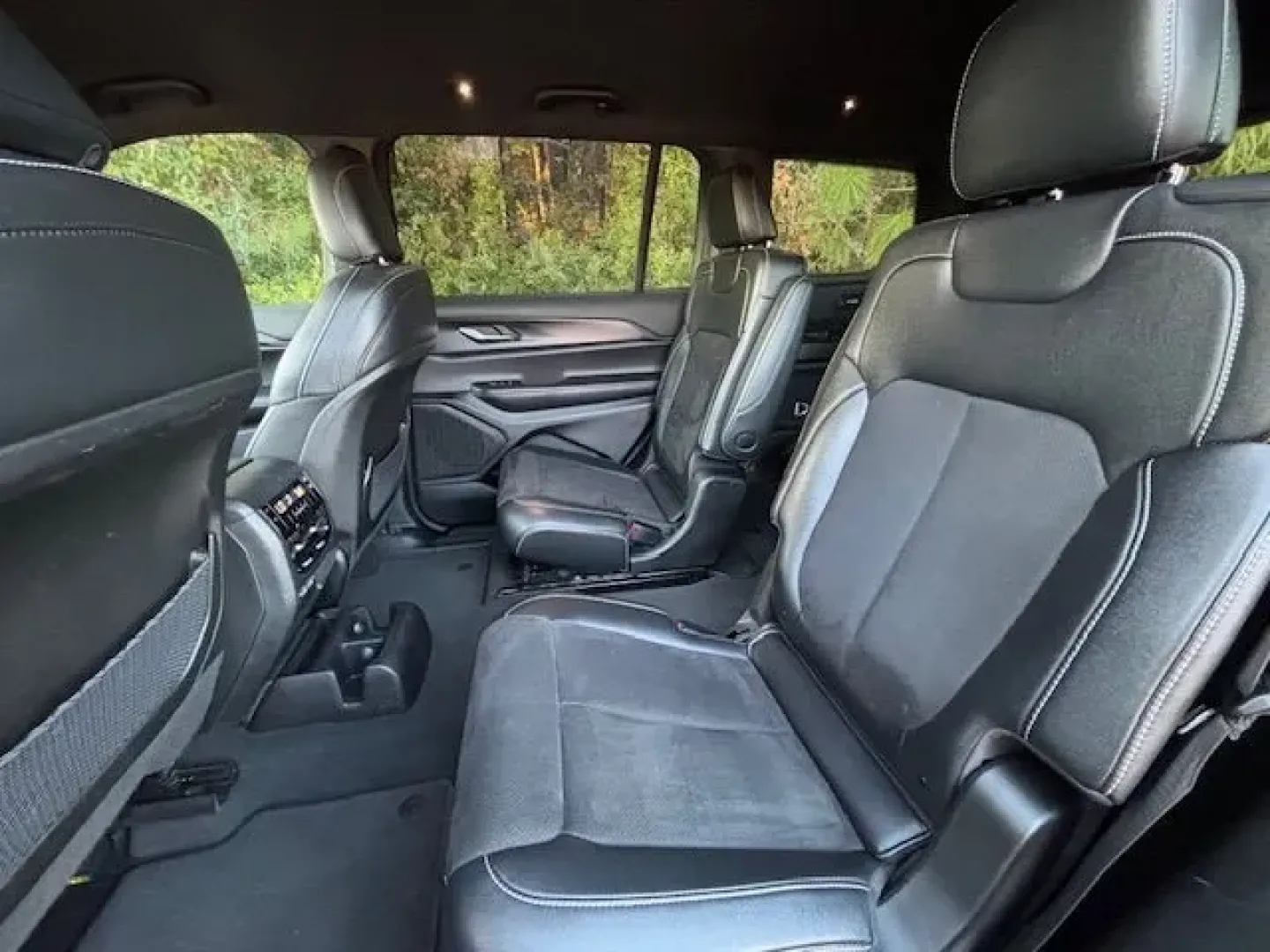 2023 /Global Black Jeep Grand Cherokee Altitude 4x4 (1C4RJKAG7P8) with an Pentastar 3.6L V-6 DOHC engine, located at 2761 East Hwy 501, Conway, SC, 29526, (843) 331-1151, 33.781528, -78.989883 - **Discover Adventure and Comfort with the 2023 Jeep Grand Cherokee Altitude 4x4 Perfect for Your Family's Next Journey!**<br /> <br /> Are you on the hunt for a vehicle that seamlessly blends rugged adventure with family-friendly comfort? Look no further! The 2023 Jeep Grand Cherokee Altitude 4x4 i - Photo#12