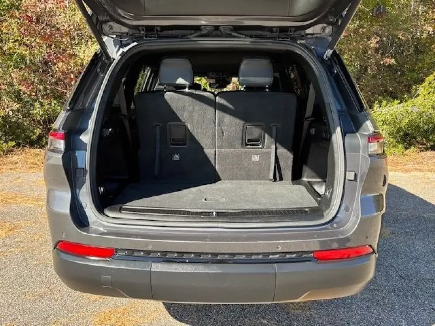 2023 /Global Black Jeep Grand Cherokee Altitude 4x4 (1C4RJKAG7P8) with an Pentastar 3.6L V-6 DOHC engine, located at 2761 East Hwy 501, Conway, SC, 29526, (843) 331-1151, 33.781528, -78.989883 - **Discover Adventure and Comfort with the 2023 Jeep Grand Cherokee Altitude 4x4 Perfect for Your Family's Next Journey!**<br /> <br /> Are you on the hunt for a vehicle that seamlessly blends rugged adventure with family-friendly comfort? Look no further! The 2023 Jeep Grand Cherokee Altitude 4x4 i - Photo#15