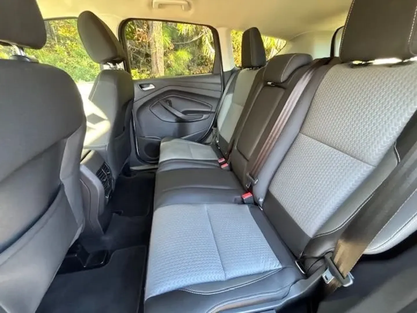 2017 Ford Escape SE 4WD (1FMCU9GD2HU) with an 1.5L L4 DOHC 16V engine, 6-Speed Automatic transmission, located at 2761 East Hwy 501, Conway, SC, 29526, (843) 331-1151, 33.781528, -78.989883 - Are you ready to elevate your driving experience? Whether you're commuting to work, dropping the kids off at school, or embarking on a weekend adventure, the 2017 Ford Escape SE 4WD is the perfect blend of style, functionality, and dependability. Nestled at Car City - Conway, your premier pre-owned - Photo#11