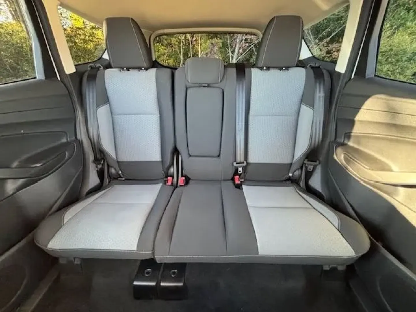 2017 Ford Escape SE 4WD (1FMCU9GD2HU) with an 1.5L L4 DOHC 16V engine, 6-Speed Automatic transmission, located at 2761 East Hwy 501, Conway, SC, 29526, (843) 331-1151, 33.781528, -78.989883 - Are you ready to elevate your driving experience? Whether you're commuting to work, dropping the kids off at school, or embarking on a weekend adventure, the 2017 Ford Escape SE 4WD is the perfect blend of style, functionality, and dependability. Nestled at Car City - Conway, your premier pre-owned - Photo#12