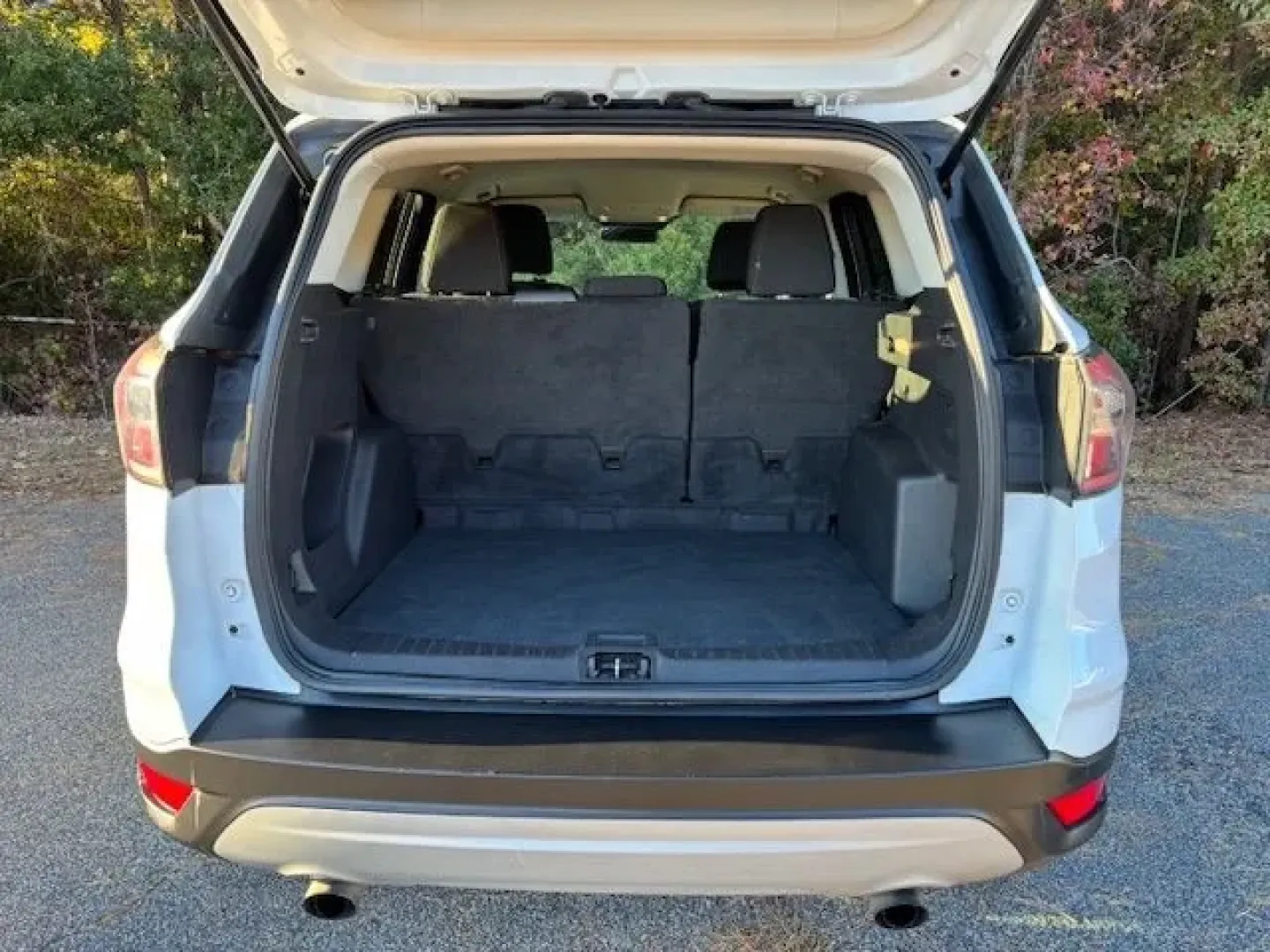 2017 Ford Escape SE 4WD (1FMCU9GD2HU) with an 1.5L L4 DOHC 16V engine, 6-Speed Automatic transmission, located at 2761 East Hwy 501, Conway, SC, 29526, (843) 331-1151, 33.781528, -78.989883 - Are you ready to elevate your driving experience? Whether you're commuting to work, dropping the kids off at school, or embarking on a weekend adventure, the 2017 Ford Escape SE 4WD is the perfect blend of style, functionality, and dependability. Nestled at Car City - Conway, your premier pre-owned - Photo#13