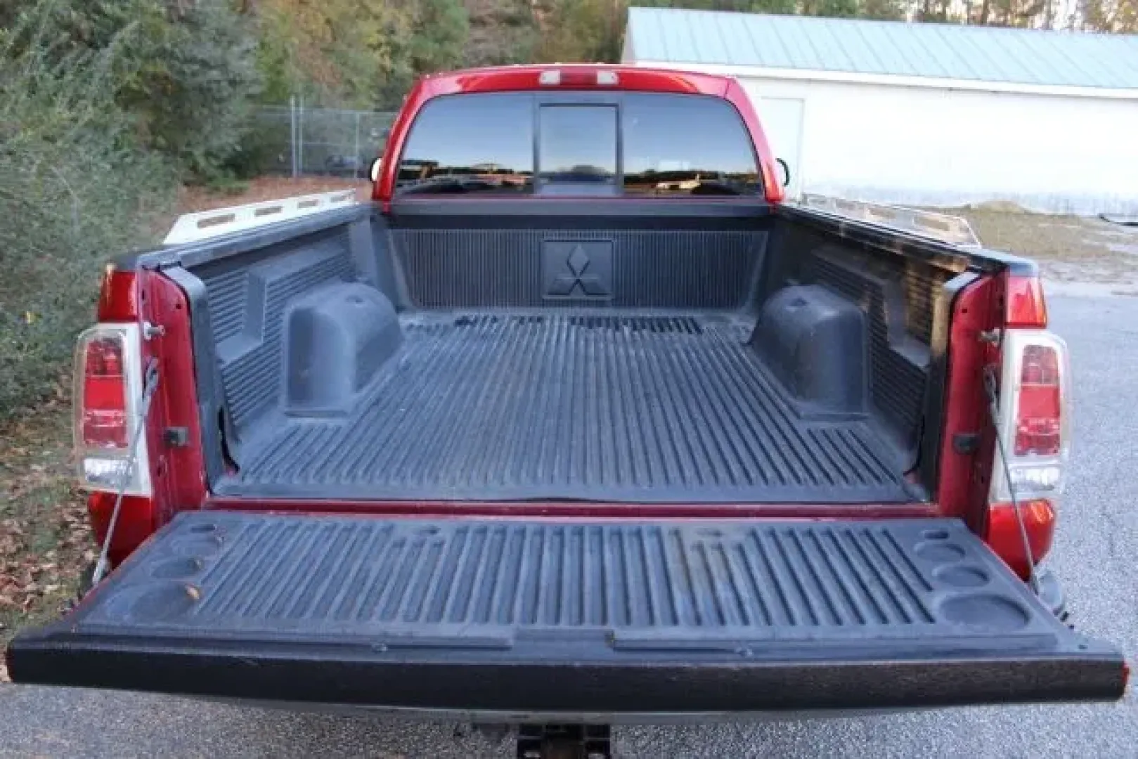 2006 Mitsubishi Raider Duro Cross V8 (1Z7HT32N26S) with an 4.7L V-8 regular unleaded engine, located at 3598 James B White Hwy South, Whiteville, NC, 28472, (910) 642-3196, 34.294846, -78.732613 - 2006 Mitsubishi Raider Duro Cross V8 - Photo#3