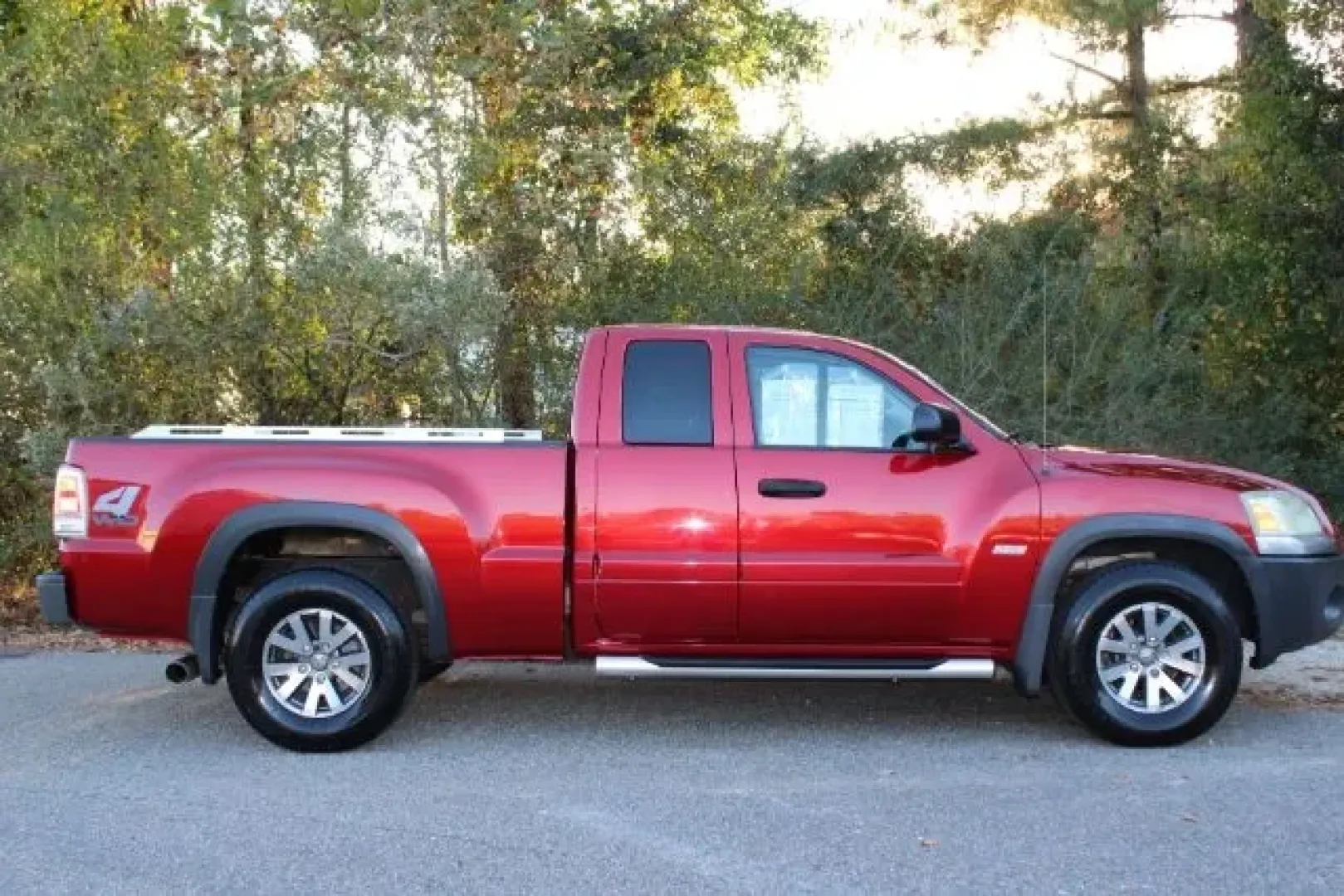 2006 Mitsubishi Raider Duro Cross V8 (1Z7HT32N26S) with an 4.7L V-8 regular unleaded engine, located at 3598 James B White Hwy South, Whiteville, NC, 28472, (910) 642-3196, 34.294846, -78.732613 - 2006 Mitsubishi Raider Duro Cross V8 - Photo#4