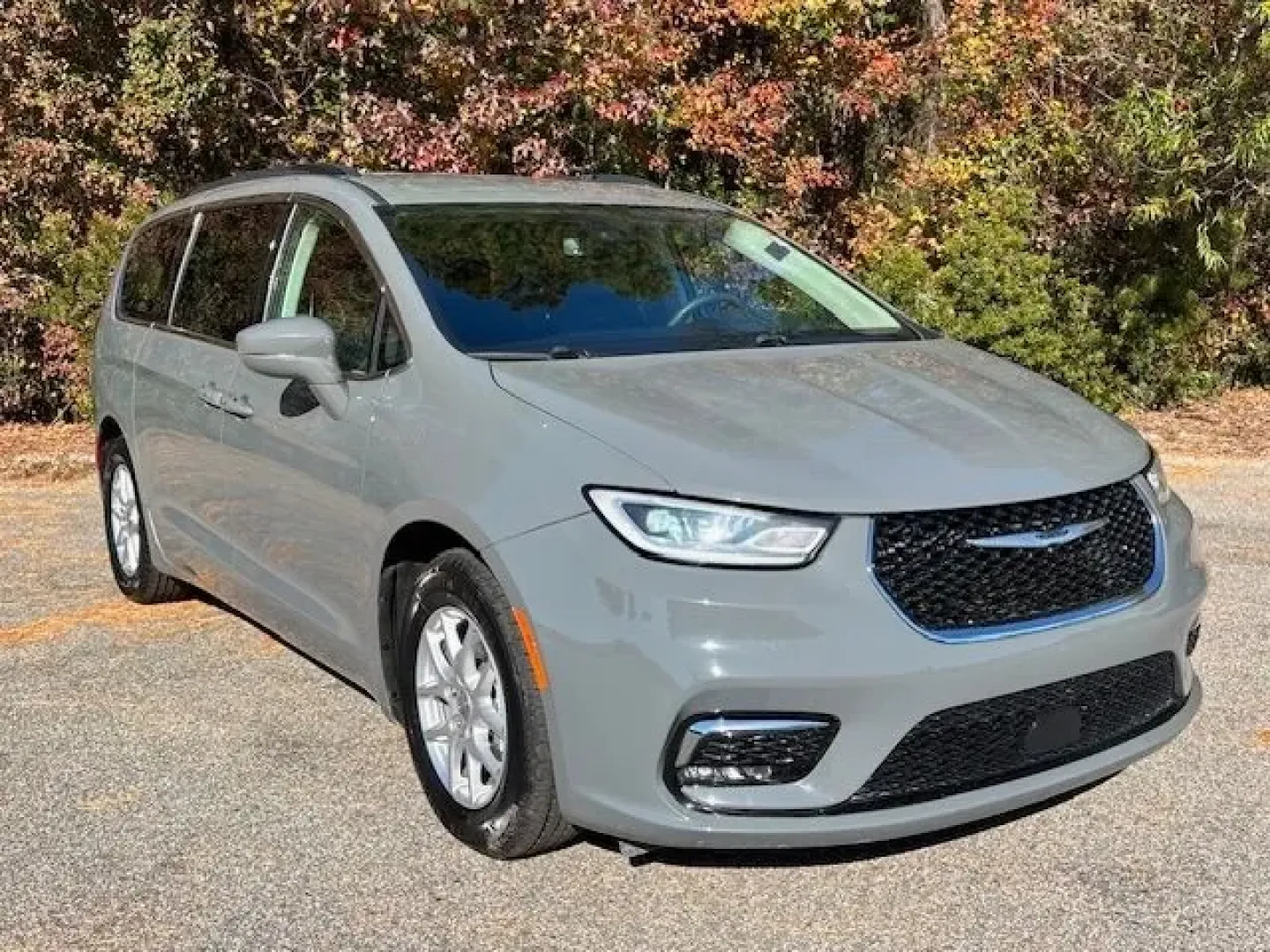 2022 /Black Chrysler Pacifica Touring L (2C4RC1BG7NR) with an 3.6L V-6 DOHC engine, located at 2761 East Hwy 501, Conway, SC, 29526, (843) 331-1151, 33.781528, -78.989883 - Are you ready to elevate your family adventures with a vehicle that combines luxury, space, and functionality? Look no further than this stunning 2022 Chrysler Pacifica Touring L, now available at Car City - Conway. Perfect for growing families, this pre-owned passenger van is designed to enhance yo - Photo#1