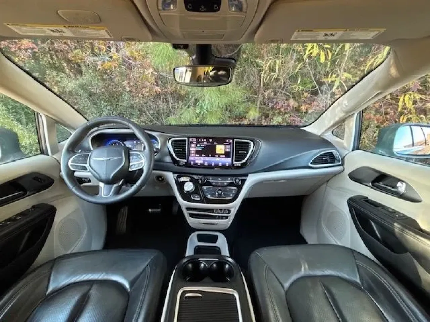 2022 /Black Chrysler Pacifica Touring L (2C4RC1BG7NR) with an 3.6L V-6 DOHC engine, located at 2761 East Hwy 501, Conway, SC, 29526, (843) 331-1151, 33.781528, -78.989883 - Are you ready to elevate your family adventures with a vehicle that combines luxury, space, and functionality? Look no further than this stunning 2022 Chrysler Pacifica Touring L, now available at Car City - Conway. Perfect for growing families, this pre-owned passenger van is designed to enhance yo - Photo#8