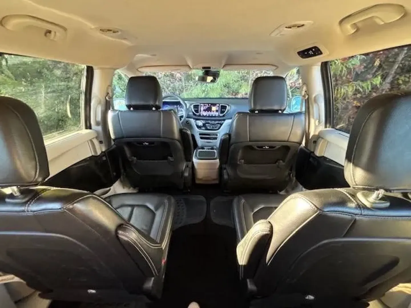 2022 /Black Chrysler Pacifica Touring L (2C4RC1BG7NR) with an 3.6L V-6 DOHC engine, located at 2761 East Hwy 501, Conway, SC, 29526, (843) 331-1151, 33.781528, -78.989883 - Are you ready to elevate your family adventures with a vehicle that combines luxury, space, and functionality? Look no further than this stunning 2022 Chrysler Pacifica Touring L, now available at Car City - Conway. Perfect for growing families, this pre-owned passenger van is designed to enhance yo - Photo#10