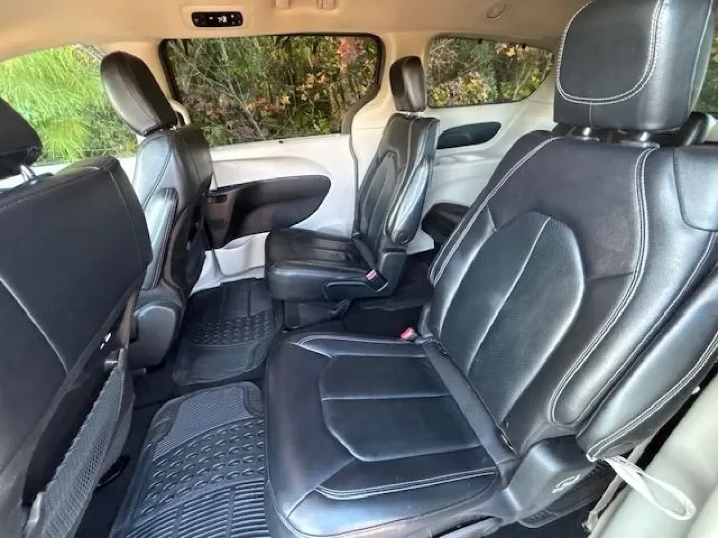 2022 /Black Chrysler Pacifica Touring L (2C4RC1BG7NR) with an 3.6L V-6 DOHC engine, located at 2761 East Hwy 501, Conway, SC, 29526, (843) 331-1151, 33.781528, -78.989883 - Are you ready to elevate your family adventures with a vehicle that combines luxury, space, and functionality? Look no further than this stunning 2022 Chrysler Pacifica Touring L, now available at Car City - Conway. Perfect for growing families, this pre-owned passenger van is designed to enhance yo - Photo#12