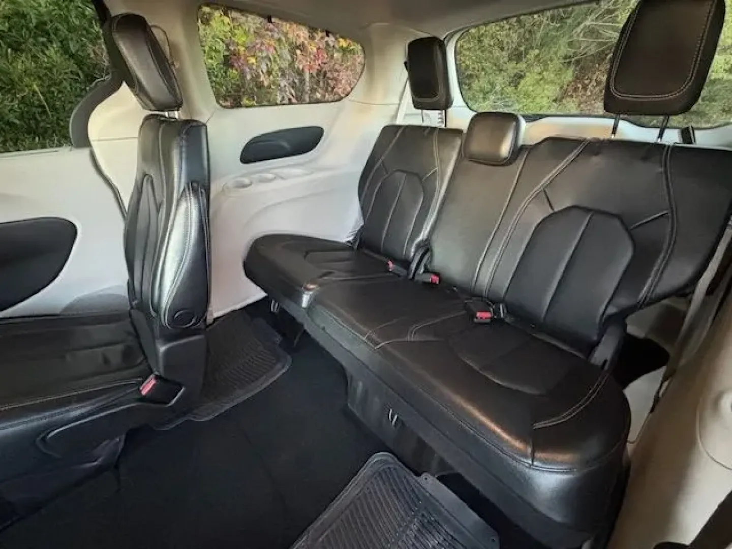 2022 /Black Chrysler Pacifica Touring L (2C4RC1BG7NR) with an 3.6L V-6 DOHC engine, located at 2761 East Hwy 501, Conway, SC, 29526, (843) 331-1151, 33.781528, -78.989883 - Are you ready to elevate your family adventures with a vehicle that combines luxury, space, and functionality? Look no further than this stunning 2022 Chrysler Pacifica Touring L, now available at Car City - Conway. Perfect for growing families, this pre-owned passenger van is designed to enhance yo - Photo#13