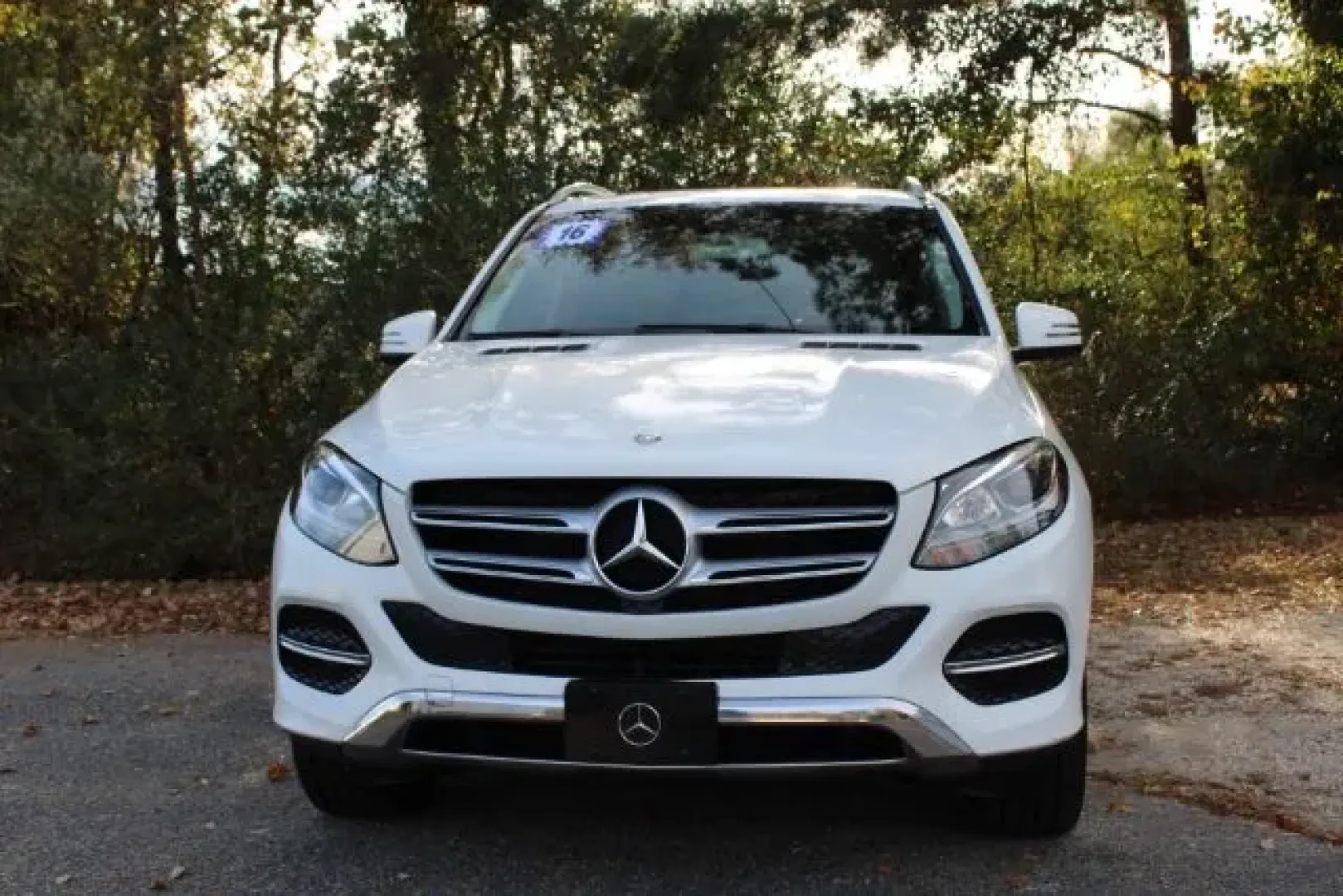 2016 Mercedes-Benz GLE 350 4MATIC (4JGDA5HB6GA) with an 3.5L V-6 gasoline direct injection engine, located at 2761 East Hwy 501, Conway, SC, 29526, (843) 331-1151, 33.781528, -78.989883 - ### Discover Adventure and Luxury Combined with a 2016 Mercedes-Benz GLE 350<br /> <br /> Are you ready to elevate your driving experience? Picture this: You're embarking on a weekend getaway, loaded with friends or family, the stunning Polar White 2016 Mercedes-Benz GLE 350 parked outside, ready to - Photo#1