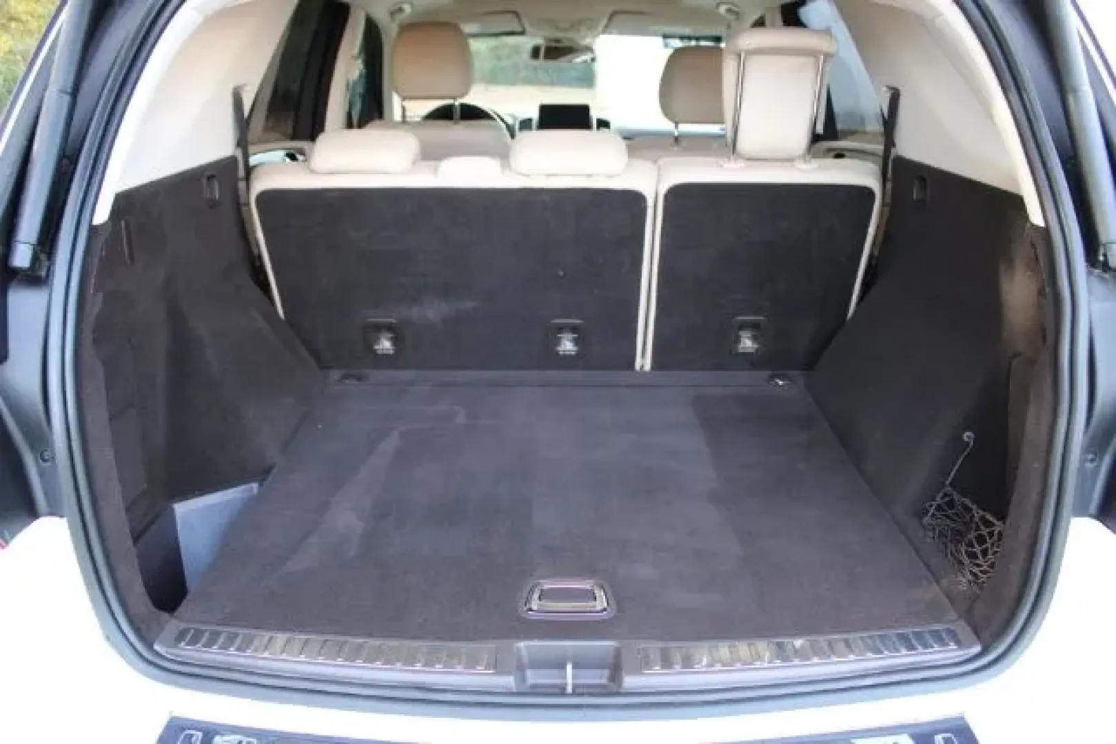 2016 Mercedes-Benz GLE 350 4MATIC (4JGDA5HB6GA) with an 3.5L V-6 gasoline direct injection engine, located at 2761 East Hwy 501, Conway, SC, 29526, (843) 331-1151, 33.781528, -78.989883 - ### Discover Adventure and Luxury Combined with a 2016 Mercedes-Benz GLE 350<br /> <br /> Are you ready to elevate your driving experience? Picture this: You're embarking on a weekend getaway, loaded with friends or family, the stunning Polar White 2016 Mercedes-Benz GLE 350 parked outside, ready to - Photo#5