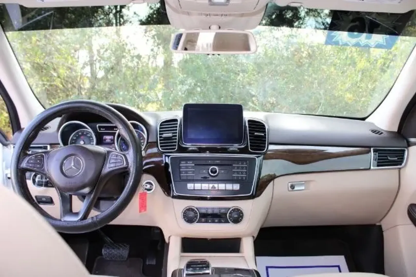 2016 Mercedes-Benz GLE 350 4MATIC (4JGDA5HB6GA) with an 3.5L V-6 gasoline direct injection engine, located at 2761 East Hwy 501, Conway, SC, 29526, (843) 331-1151, 33.781528, -78.989883 - ### Discover Adventure and Luxury Combined with a 2016 Mercedes-Benz GLE 350<br /> <br /> Are you ready to elevate your driving experience? Picture this: You're embarking on a weekend getaway, loaded with friends or family, the stunning Polar White 2016 Mercedes-Benz GLE 350 parked outside, ready to - Photo#7