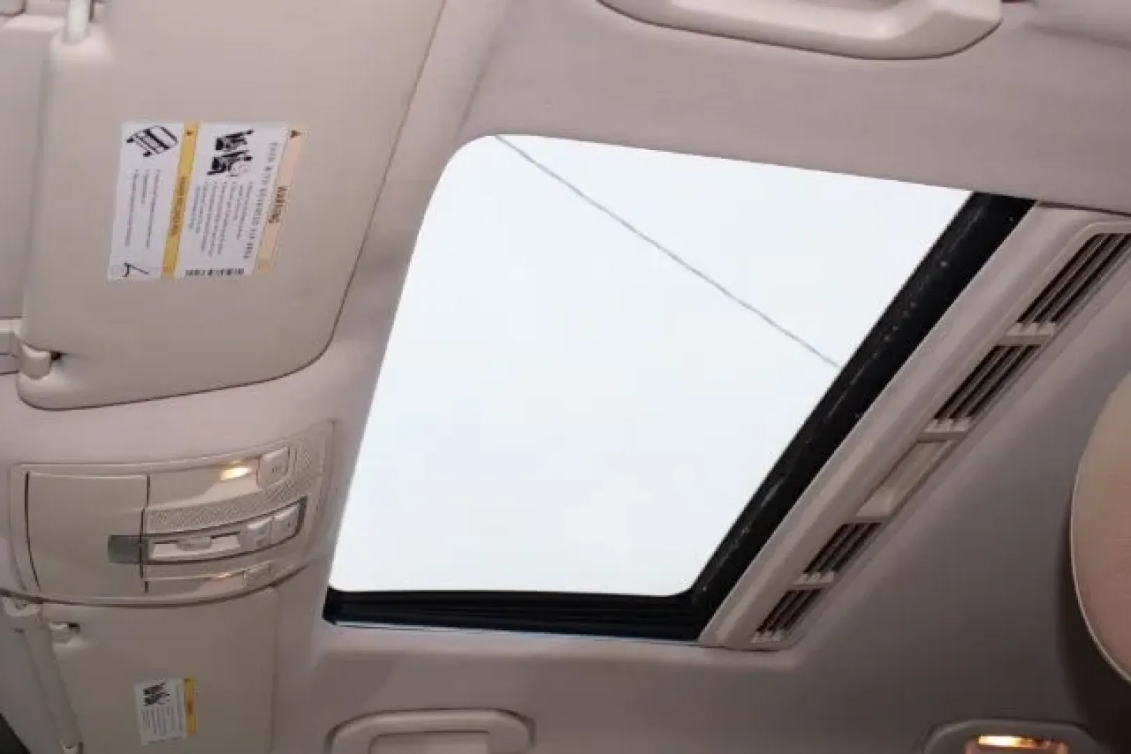 2016 Mercedes-Benz GLE 350 4MATIC (4JGDA5HB6GA) with an 3.5L V-6 gasoline direct injection engine, located at 2761 East Hwy 501, Conway, SC, 29526, (843) 331-1151, 33.781528, -78.989883 - ### Discover Adventure and Luxury Combined with a 2016 Mercedes-Benz GLE 350<br /> <br /> Are you ready to elevate your driving experience? Picture this: You're embarking on a weekend getaway, loaded with friends or family, the stunning Polar White 2016 Mercedes-Benz GLE 350 parked outside, ready to - Photo#8