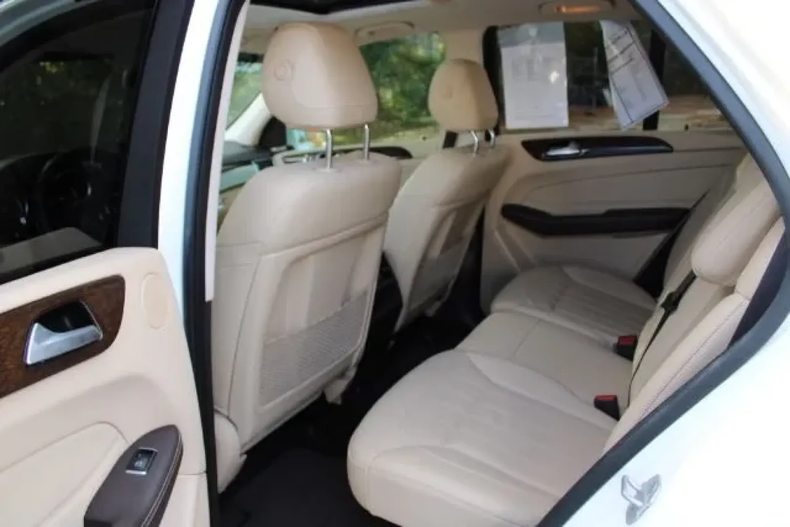 2016 Mercedes-Benz GLE 350 4MATIC (4JGDA5HB6GA) with an 3.5L V-6 gasoline direct injection engine, located at 2761 East Hwy 501, Conway, SC, 29526, (843) 331-1151, 33.781528, -78.989883 - ### Discover Adventure and Luxury Combined with a 2016 Mercedes-Benz GLE 350<br /> <br /> Are you ready to elevate your driving experience? Picture this: You're embarking on a weekend getaway, loaded with friends or family, the stunning Polar White 2016 Mercedes-Benz GLE 350 parked outside, ready to - Photo#10